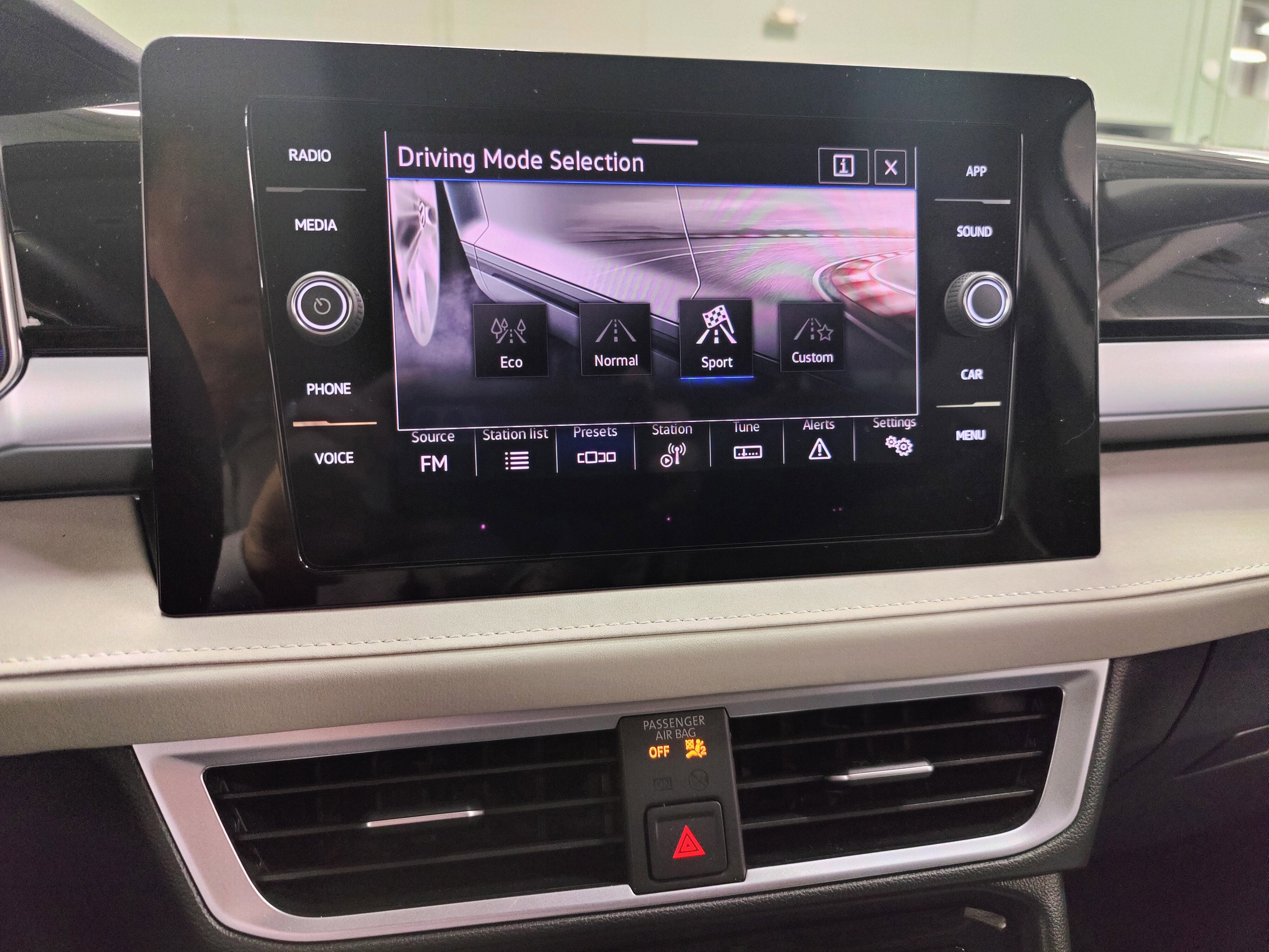 2025 Volkswagen Taos SE 4-Motion AWD