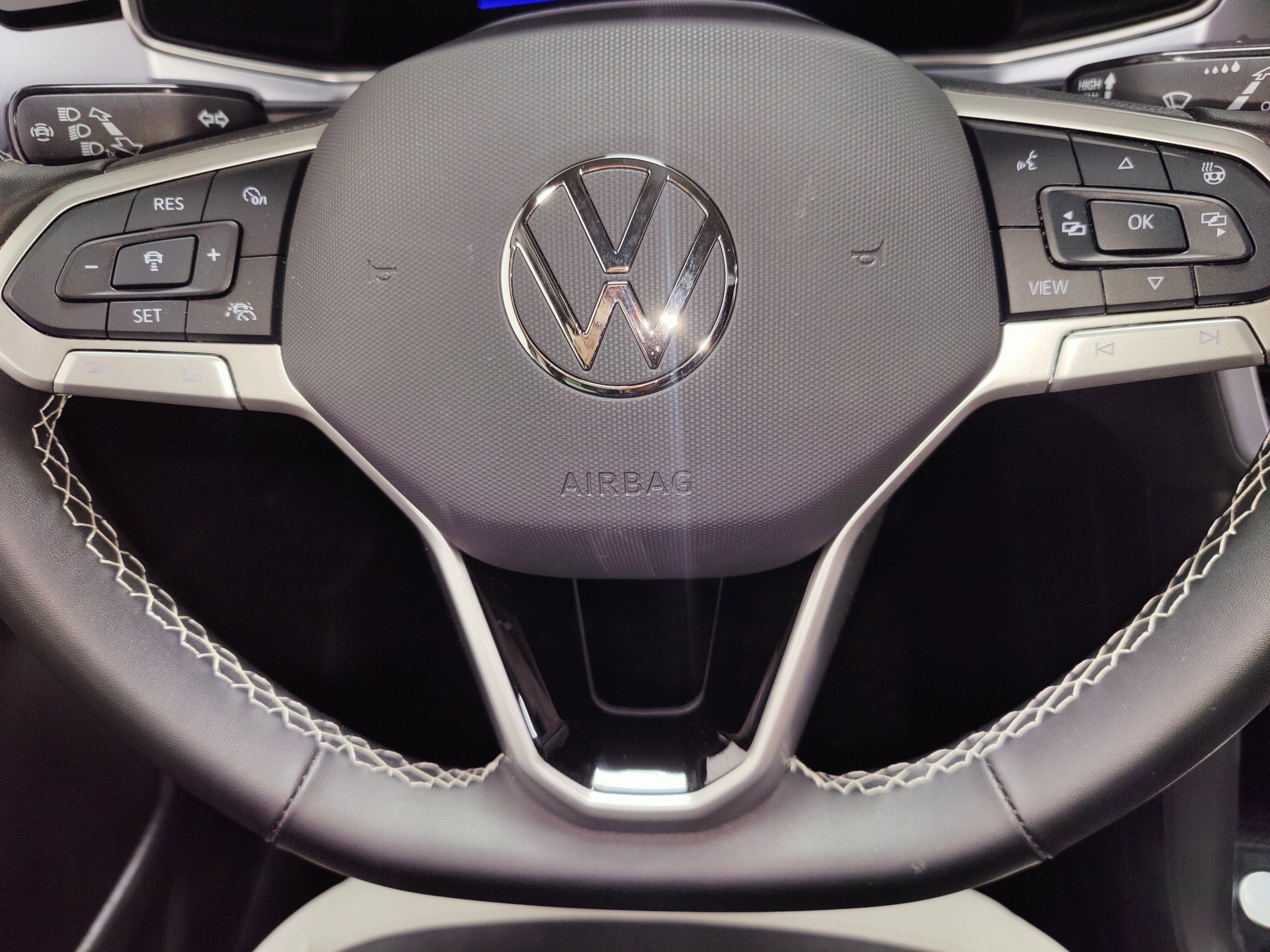 2025 Volkswagen Taos SE 4-Motion AWD