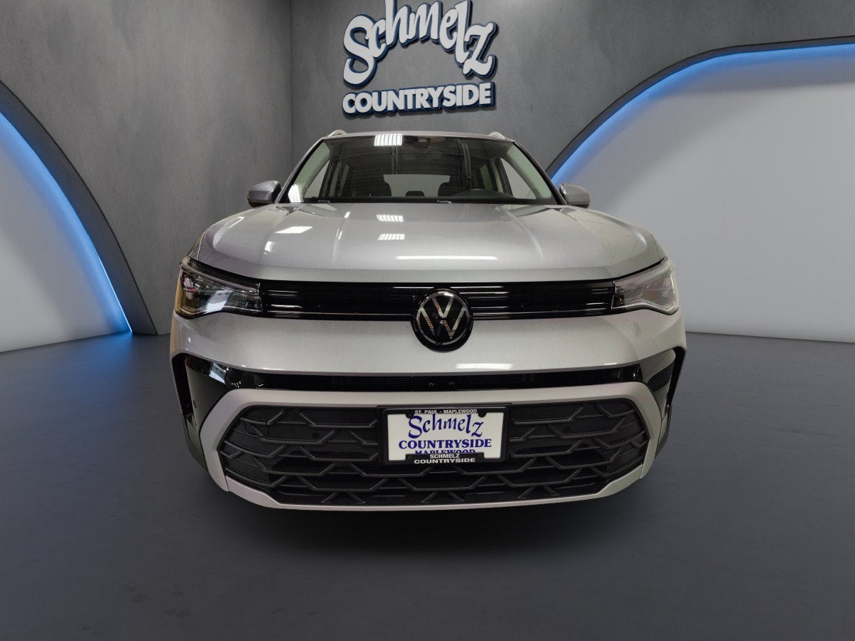 Used 2025 Volkswagen Taos SE with VIN 3VVUC7B27SM048077 for sale in Maplewood, Minnesota