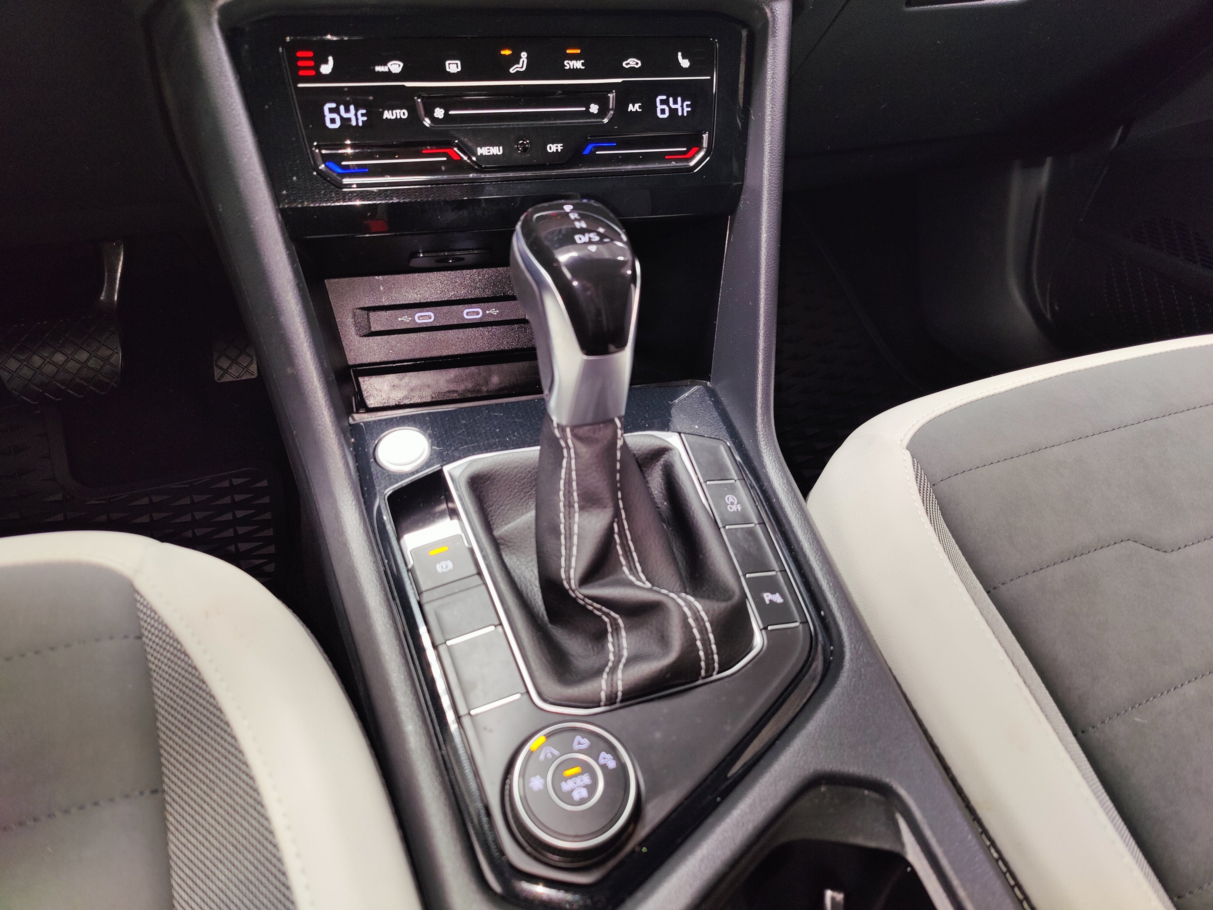 2025 Volkswagen Taos SE 4-Motion AWD
