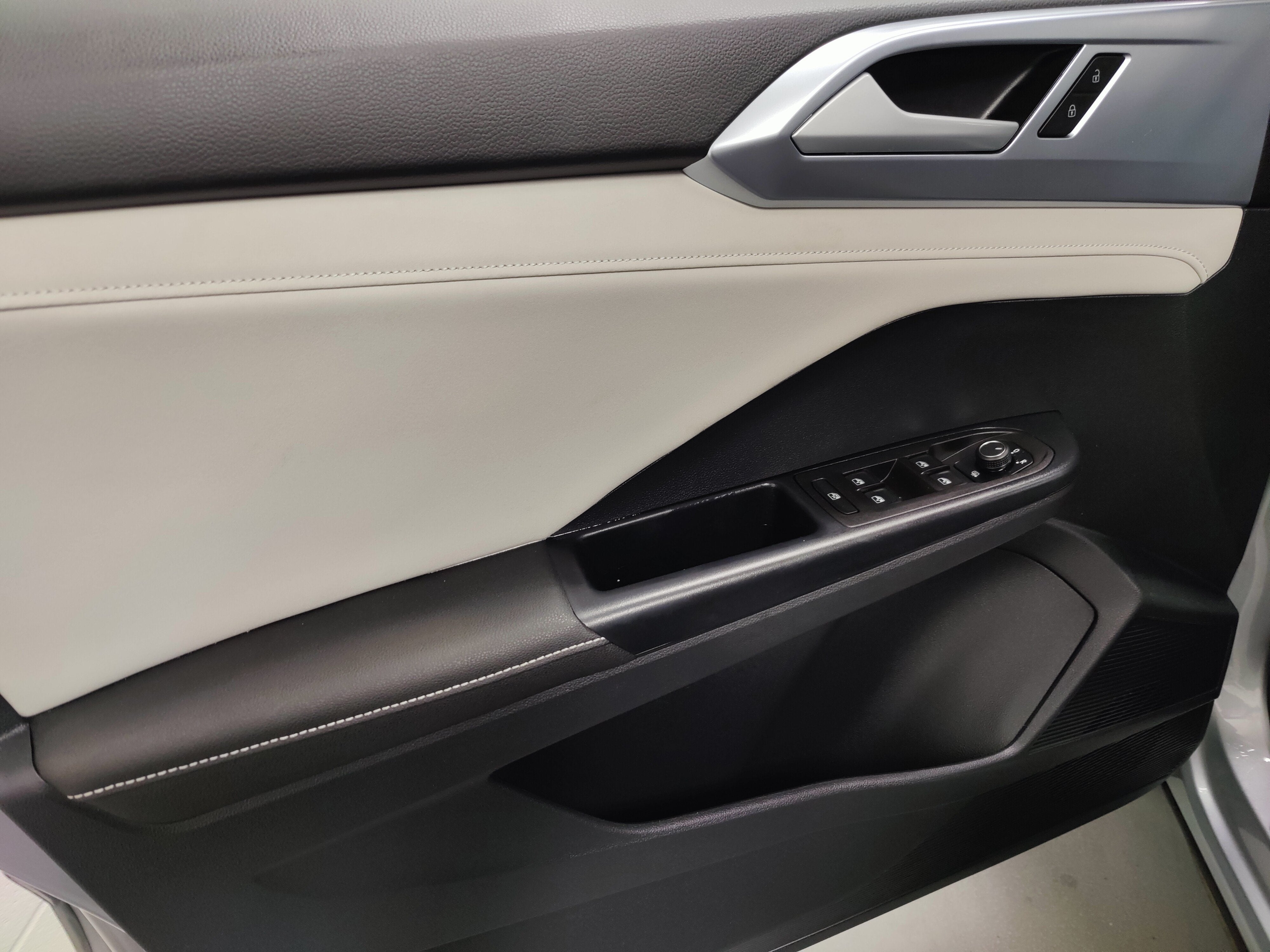 2025 Volkswagen Taos SE 4-Motion AWD
