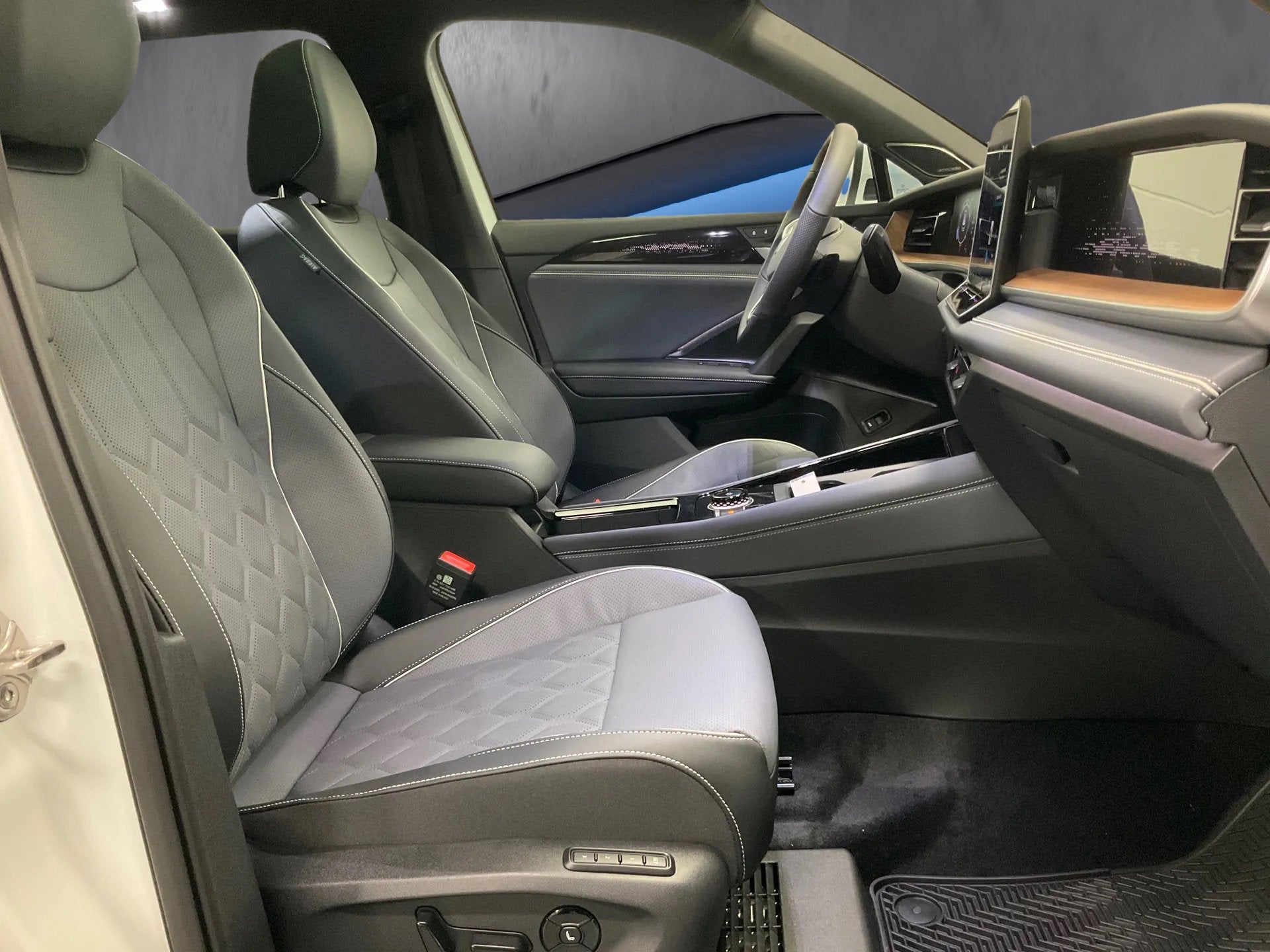 2026 Volkswagen Tiguan SEL R-Line Turbo