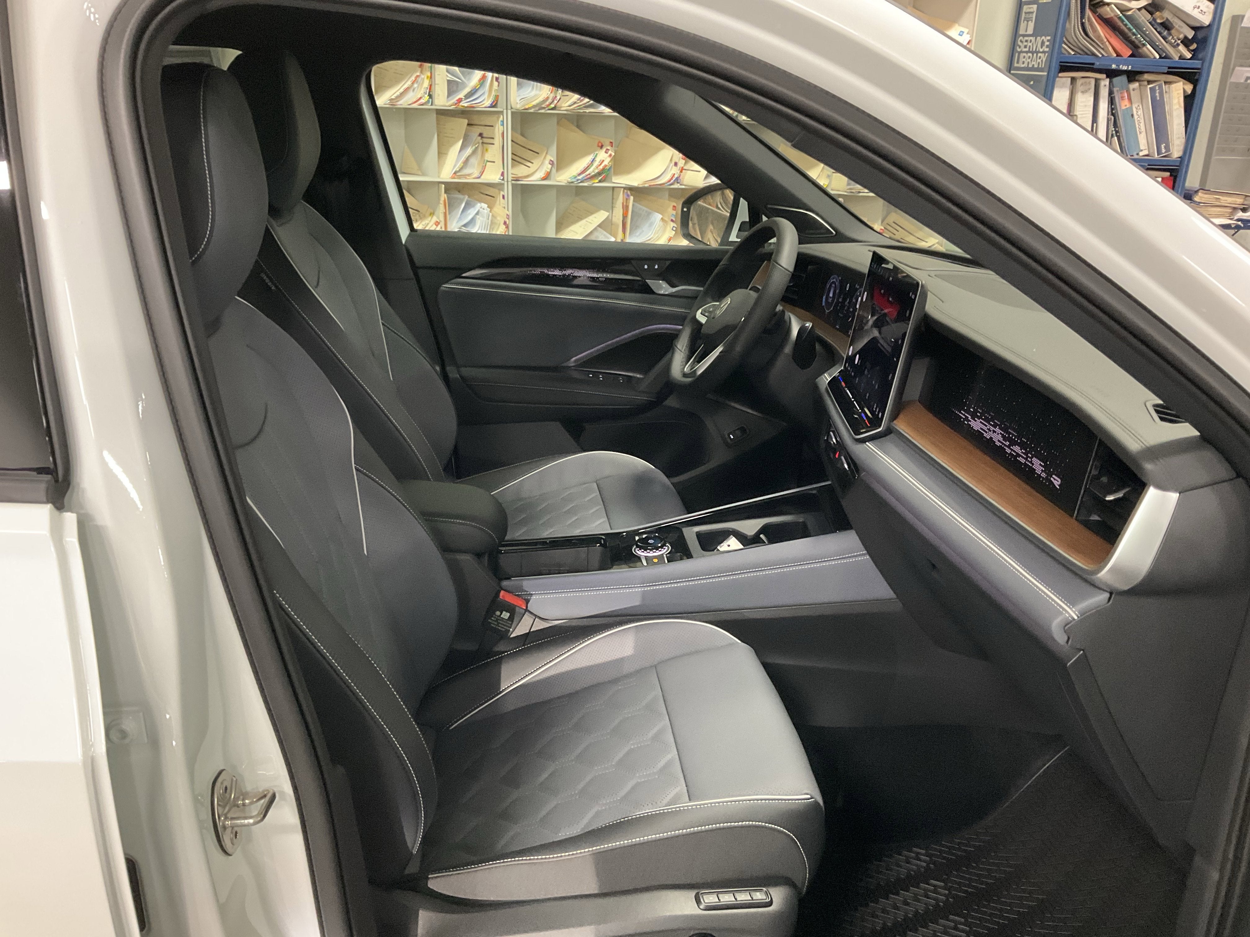 2026 Volkswagen Tiguan SEL R-Line Turbo