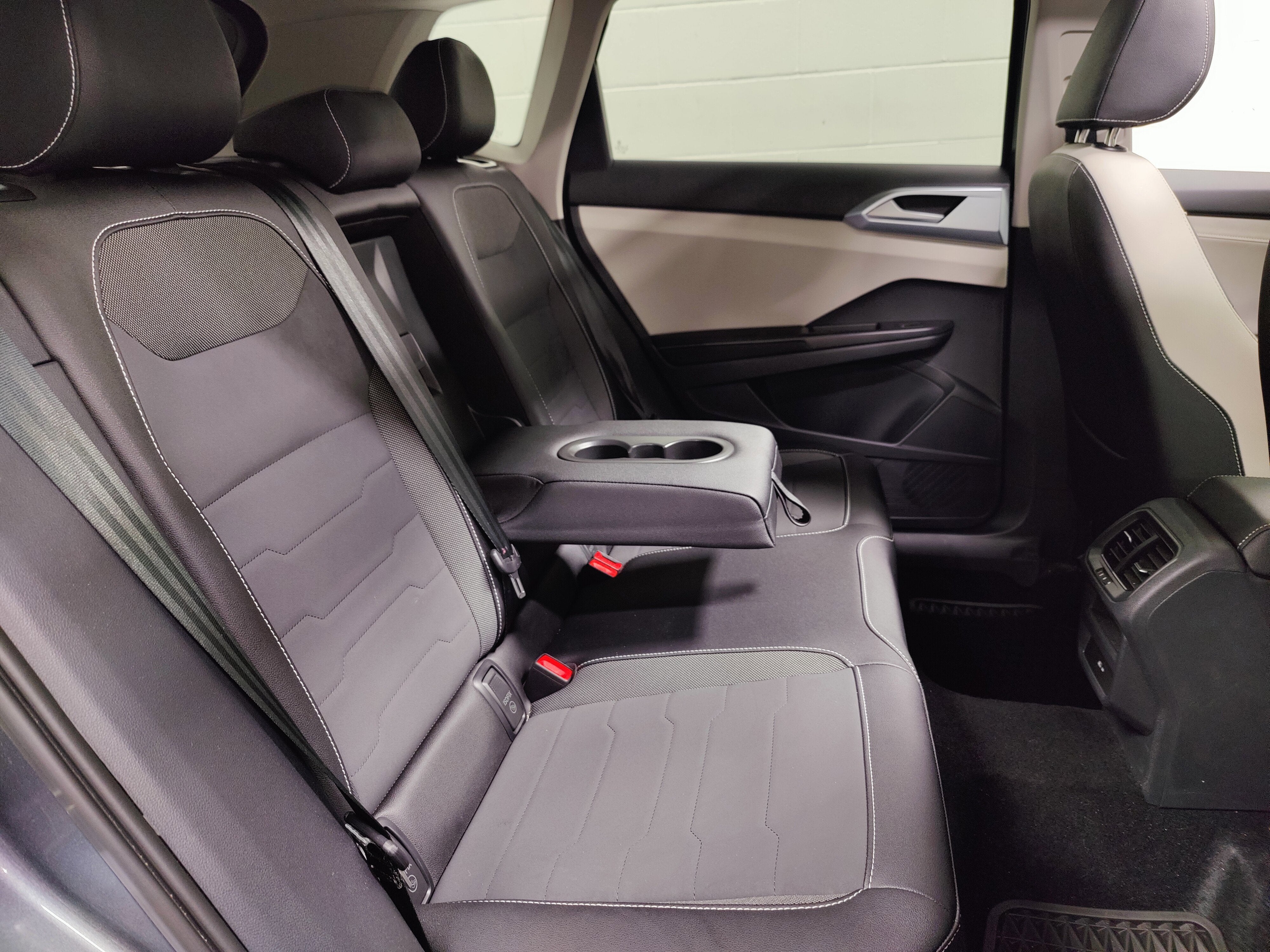 2025 Volkswagen Taos SE AWD w/Sunroof