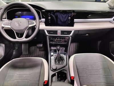 2025 Volkswagen Taos SE AWD w/Sunroof