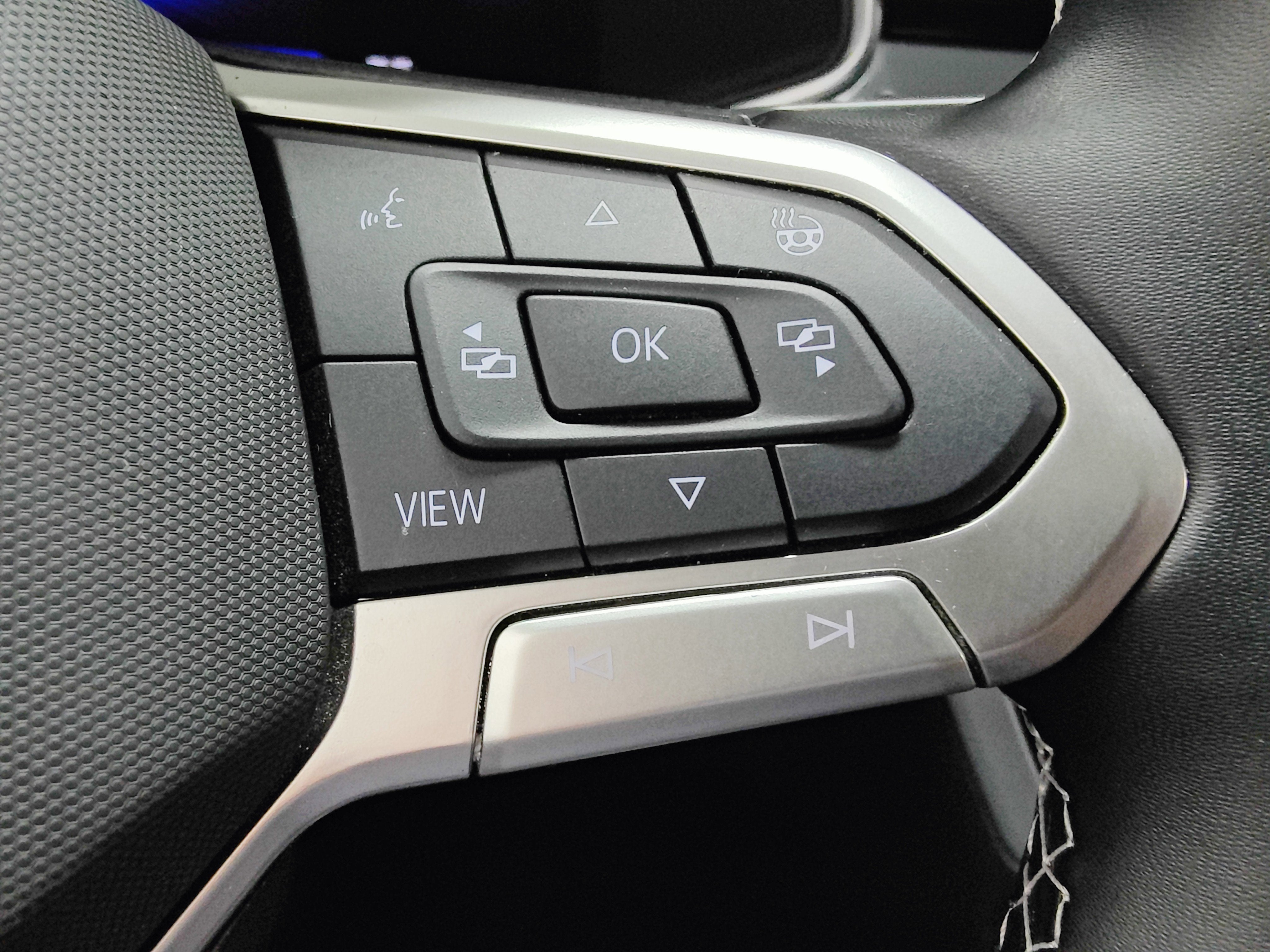 2025 Volkswagen Taos SE AWD w/Sunroof