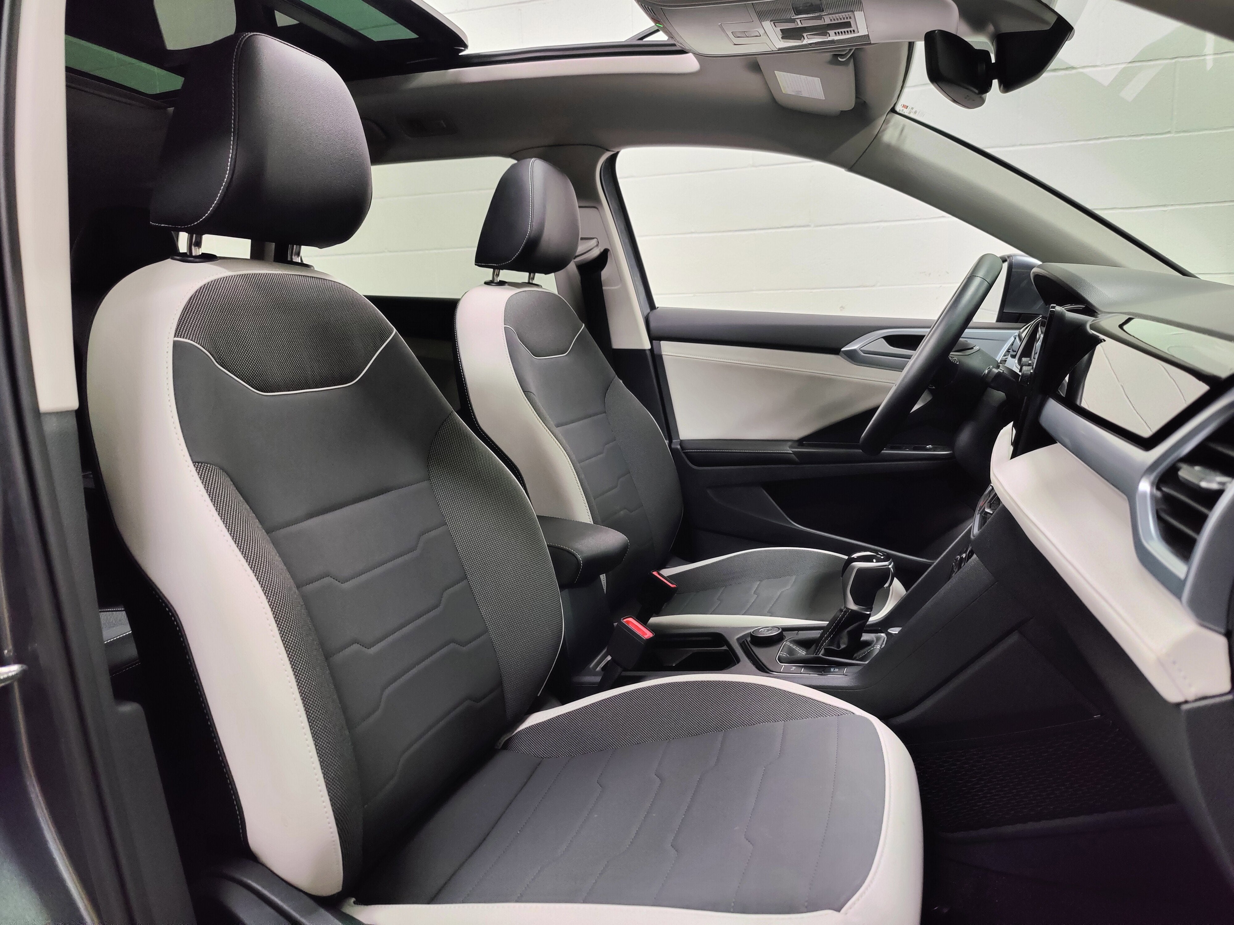 2025 Volkswagen Taos SE AWD w/Sunroof