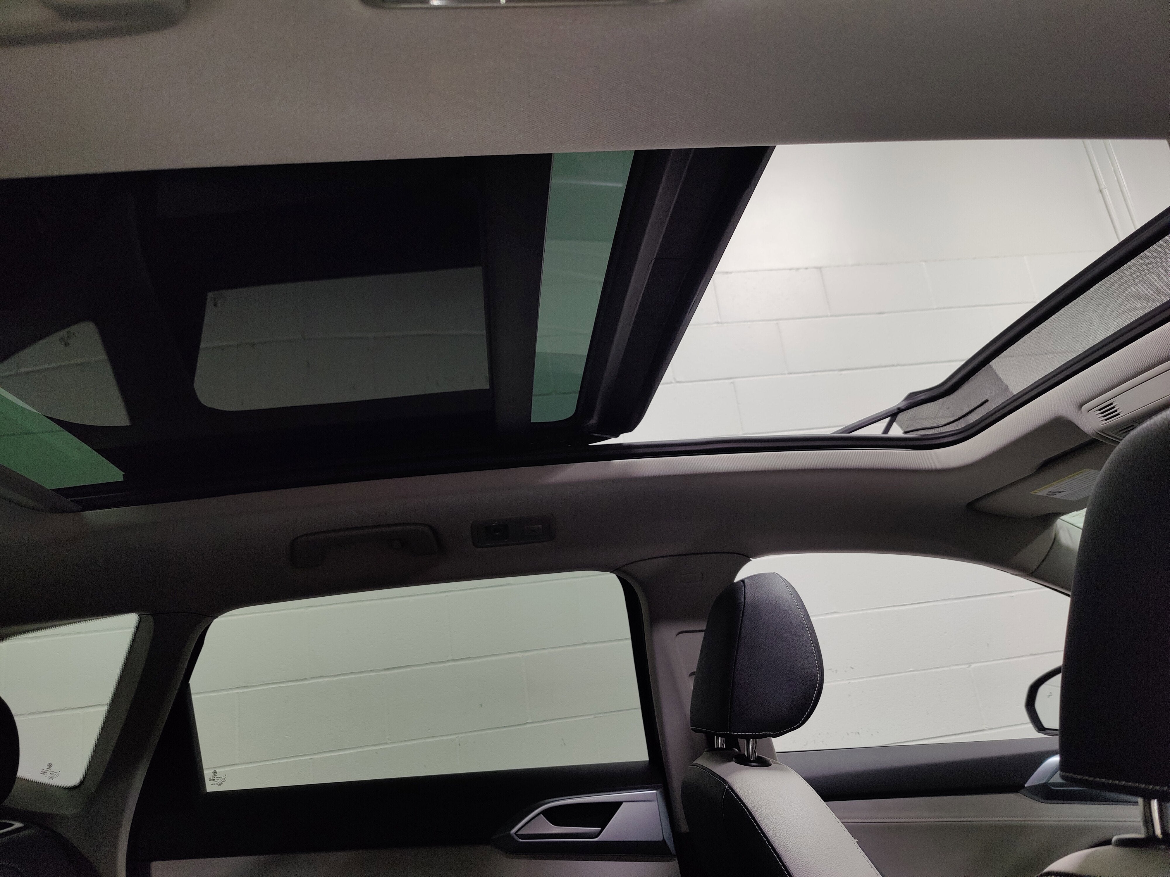 2025 Volkswagen Taos SE AWD w/Sunroof