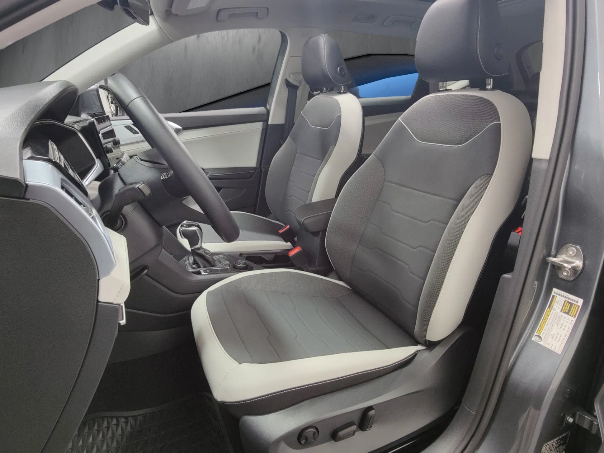 2025 Volkswagen Taos SE AWD w/Sunroof