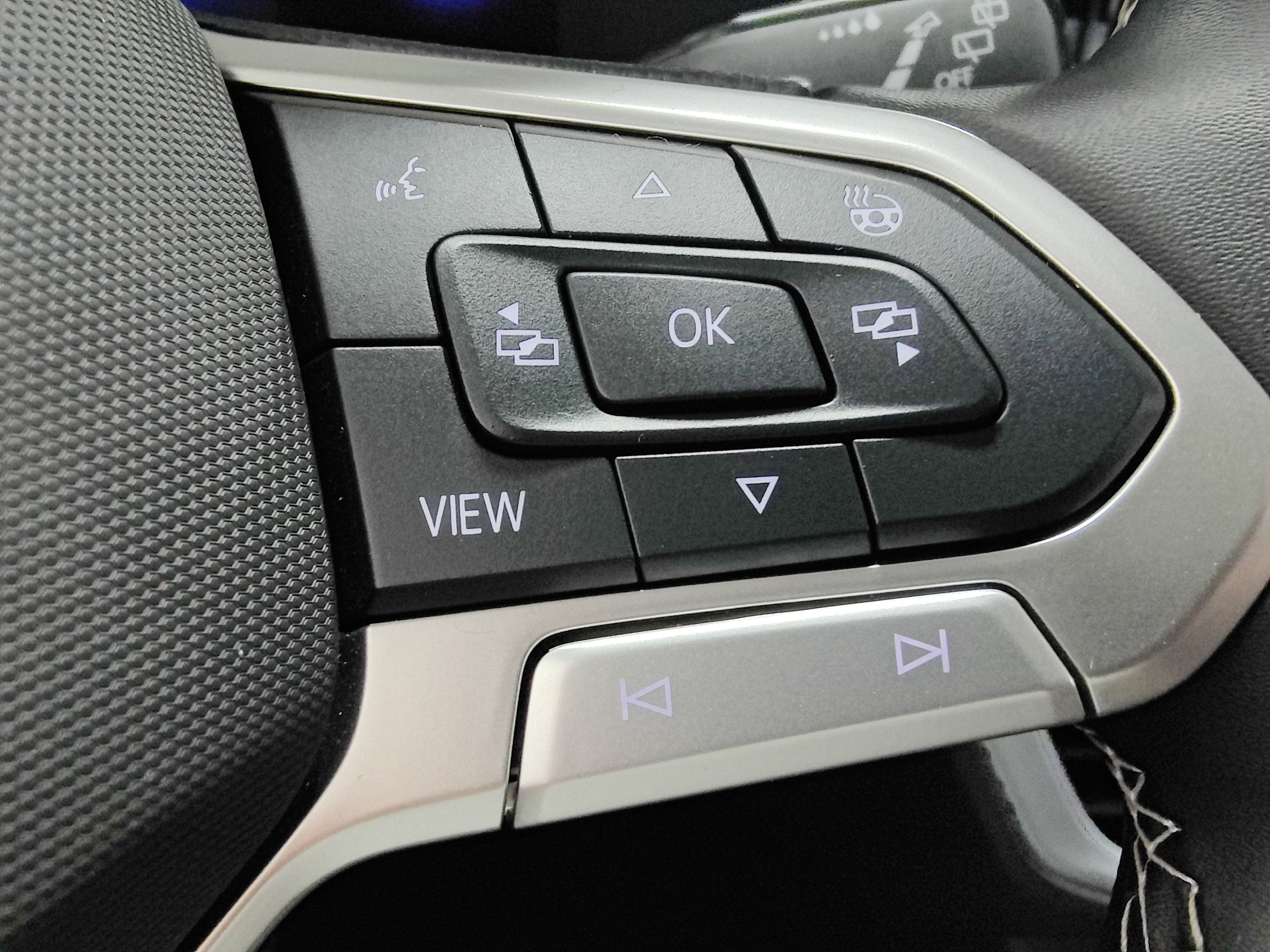 2025 Volkswagen Taos SE AWD w/Sunroof