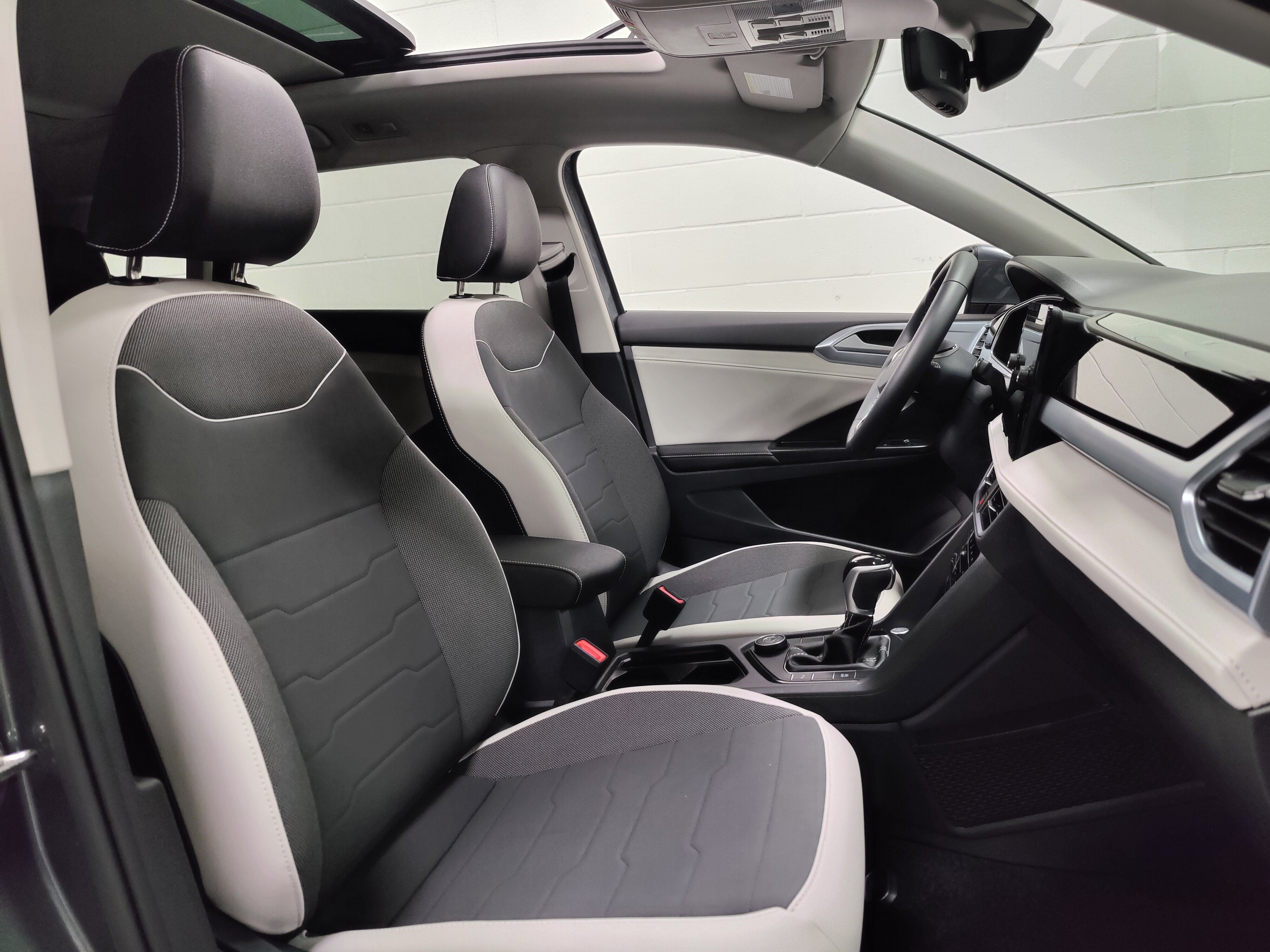 2025 Volkswagen Taos SE AWD w/Sunroof