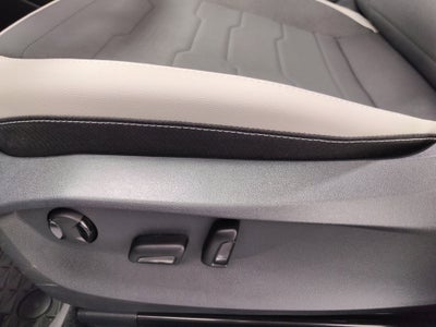 2025 Volkswagen Taos SE AWD w/Sunroof