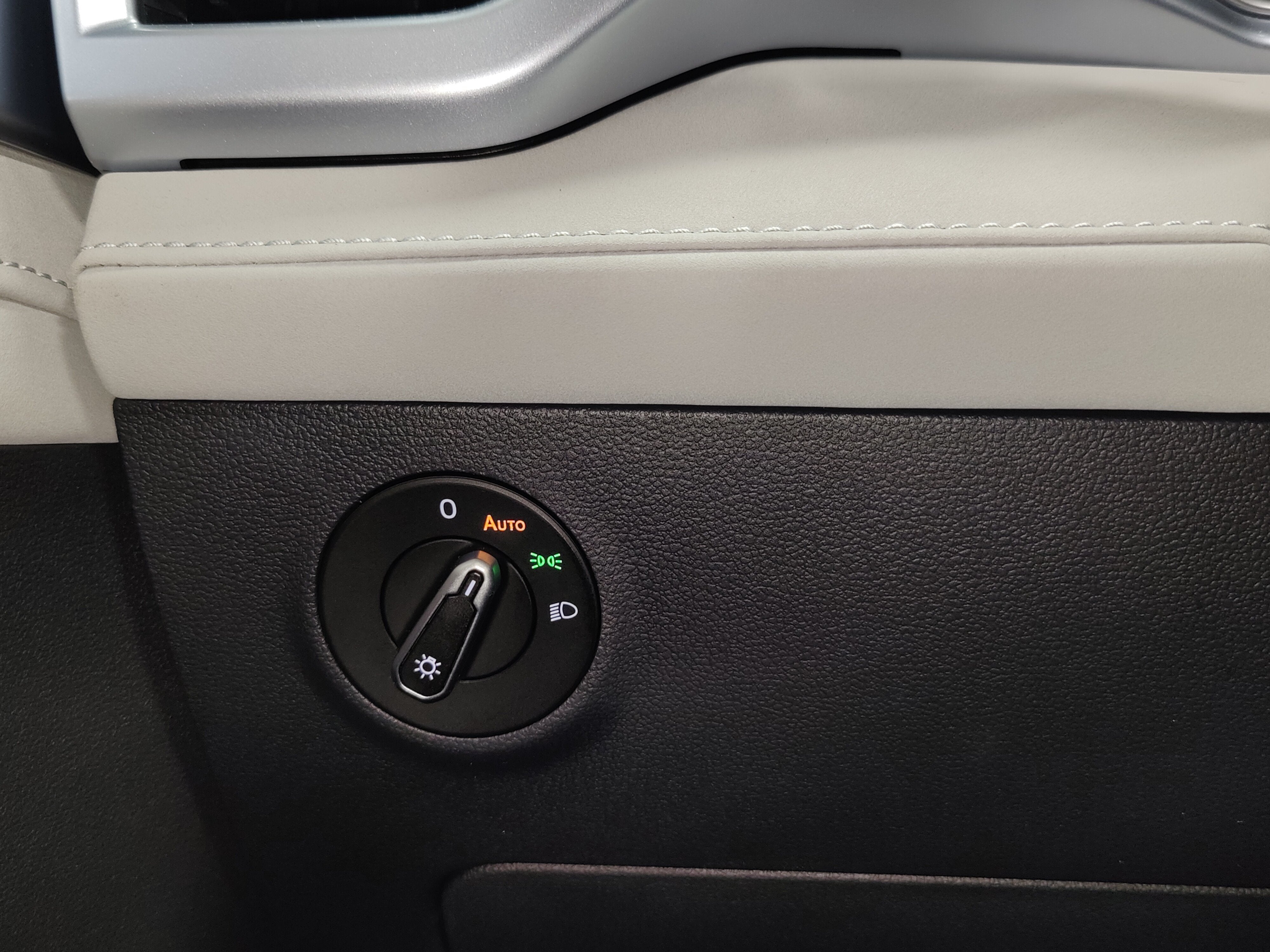 2025 Volkswagen Taos SE AWD w/Sunroof