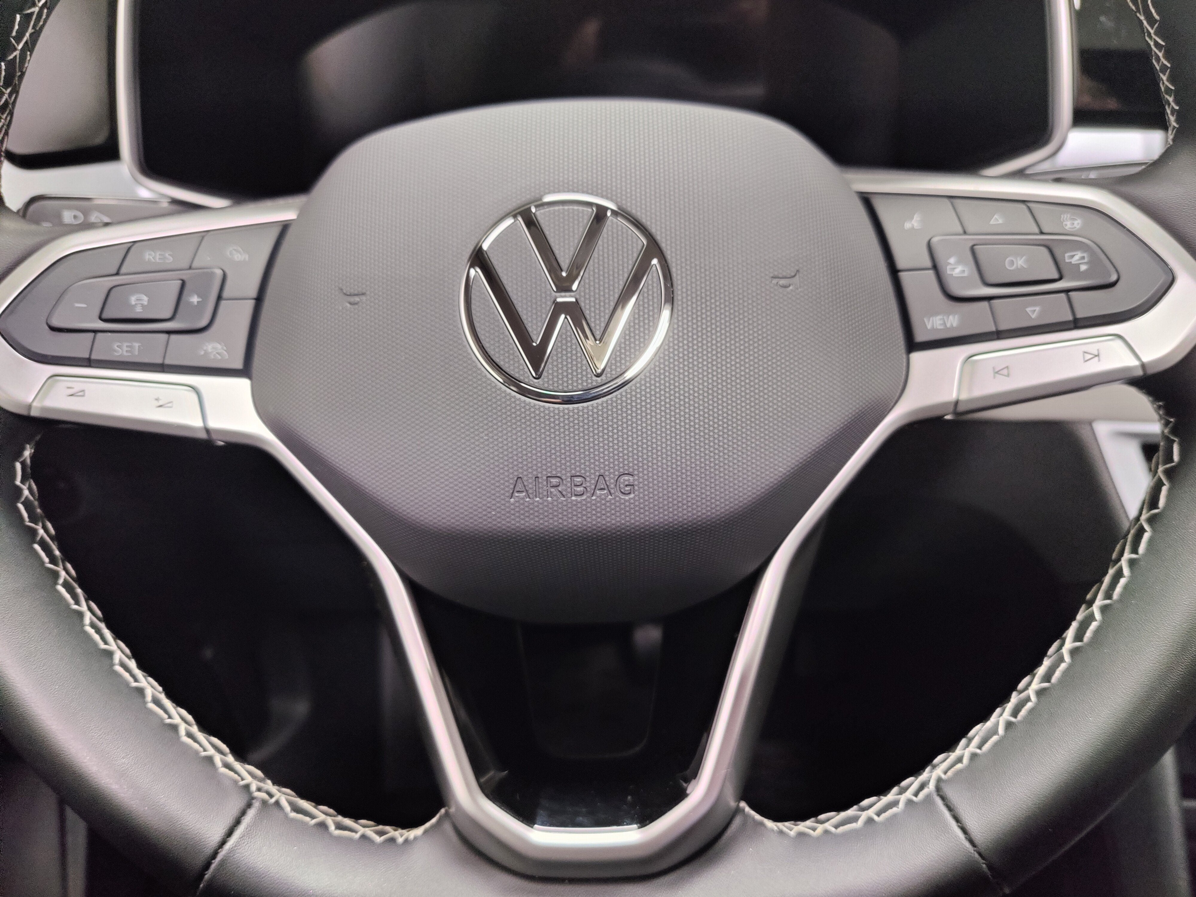 2025 Volkswagen Taos SE AWD w/Sunroof