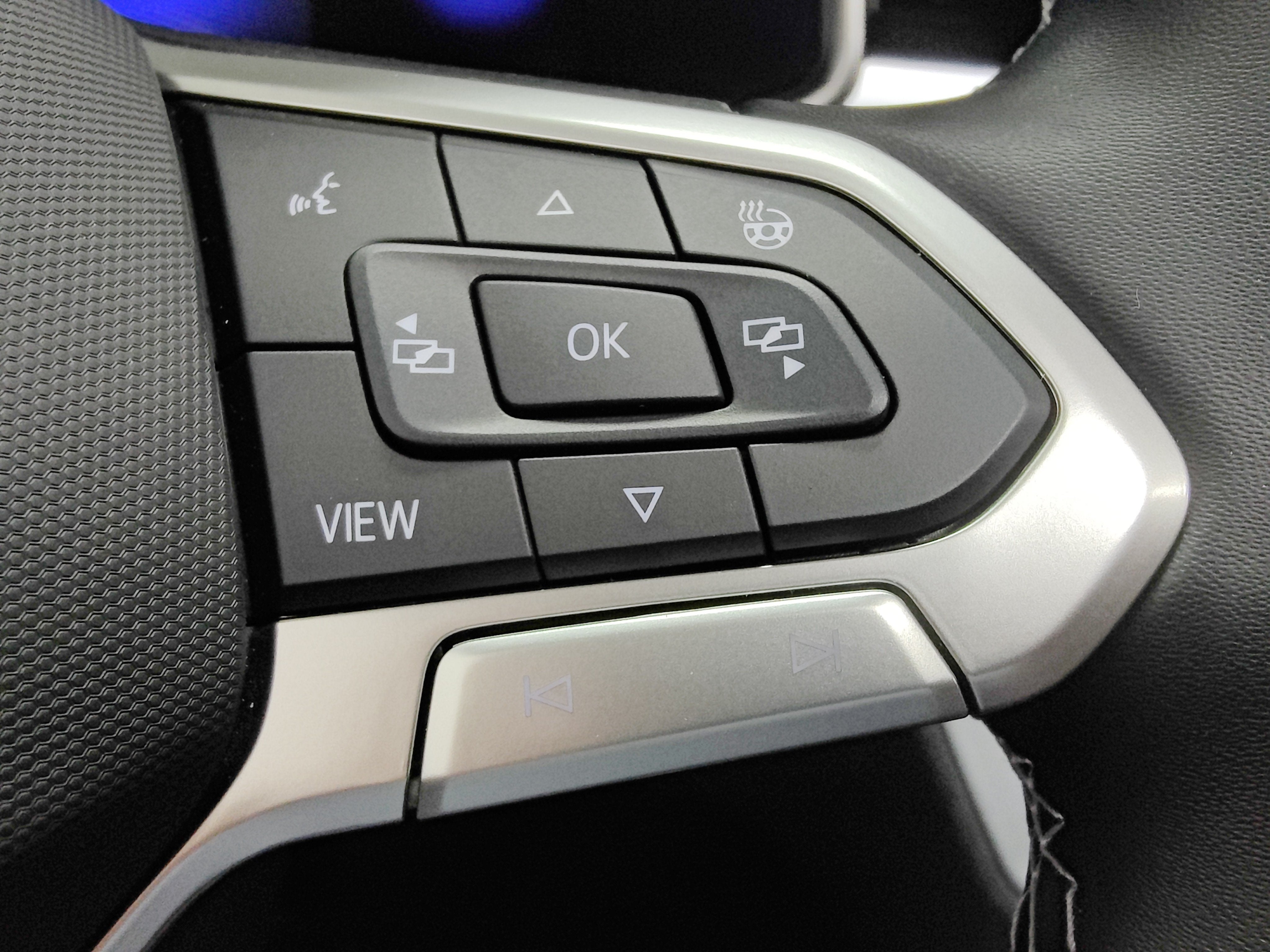 2025 Volkswagen Taos SE AWD w/Sunroof
