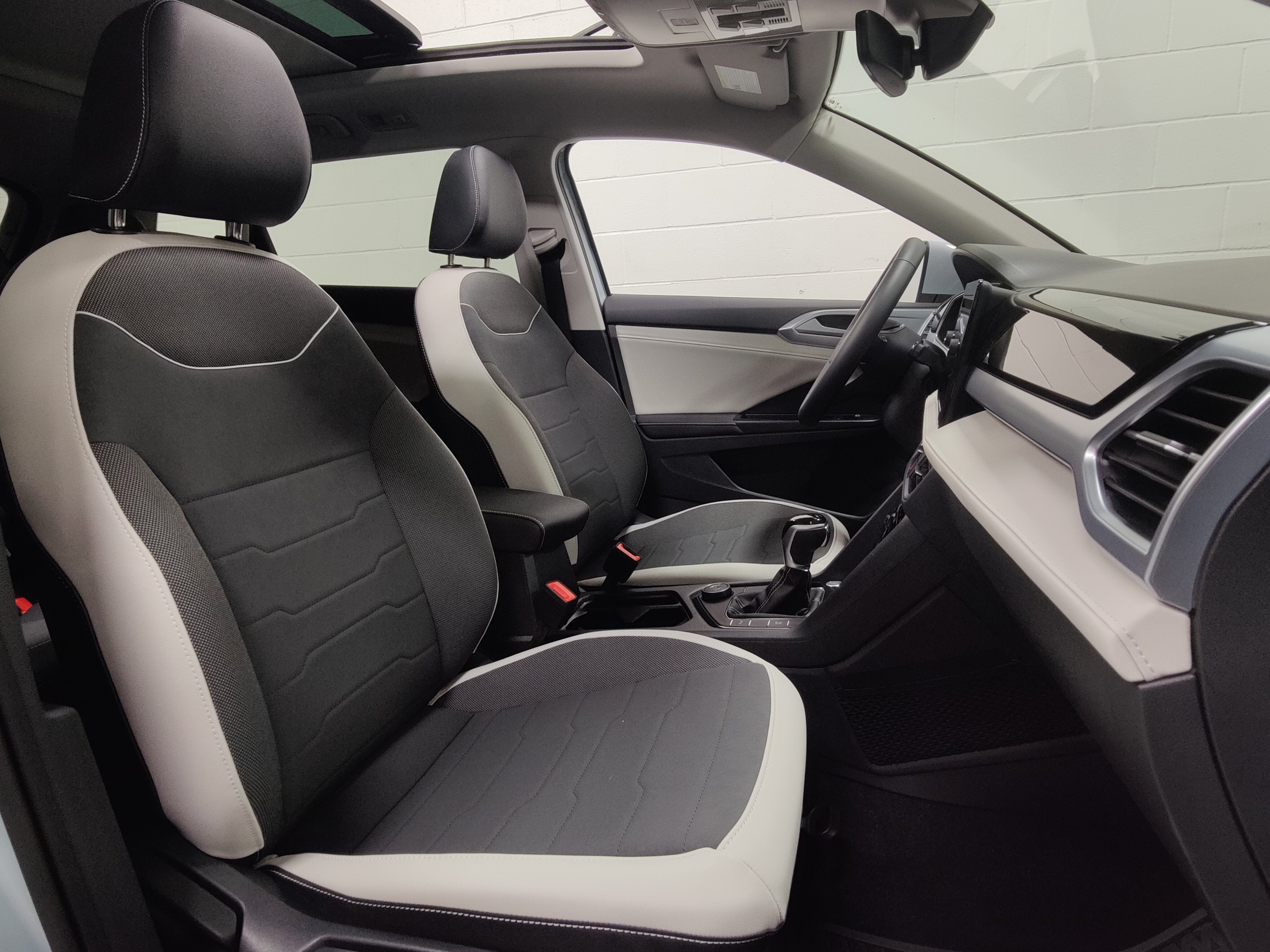 2025 Volkswagen Taos SE AWD w/Sunroof
