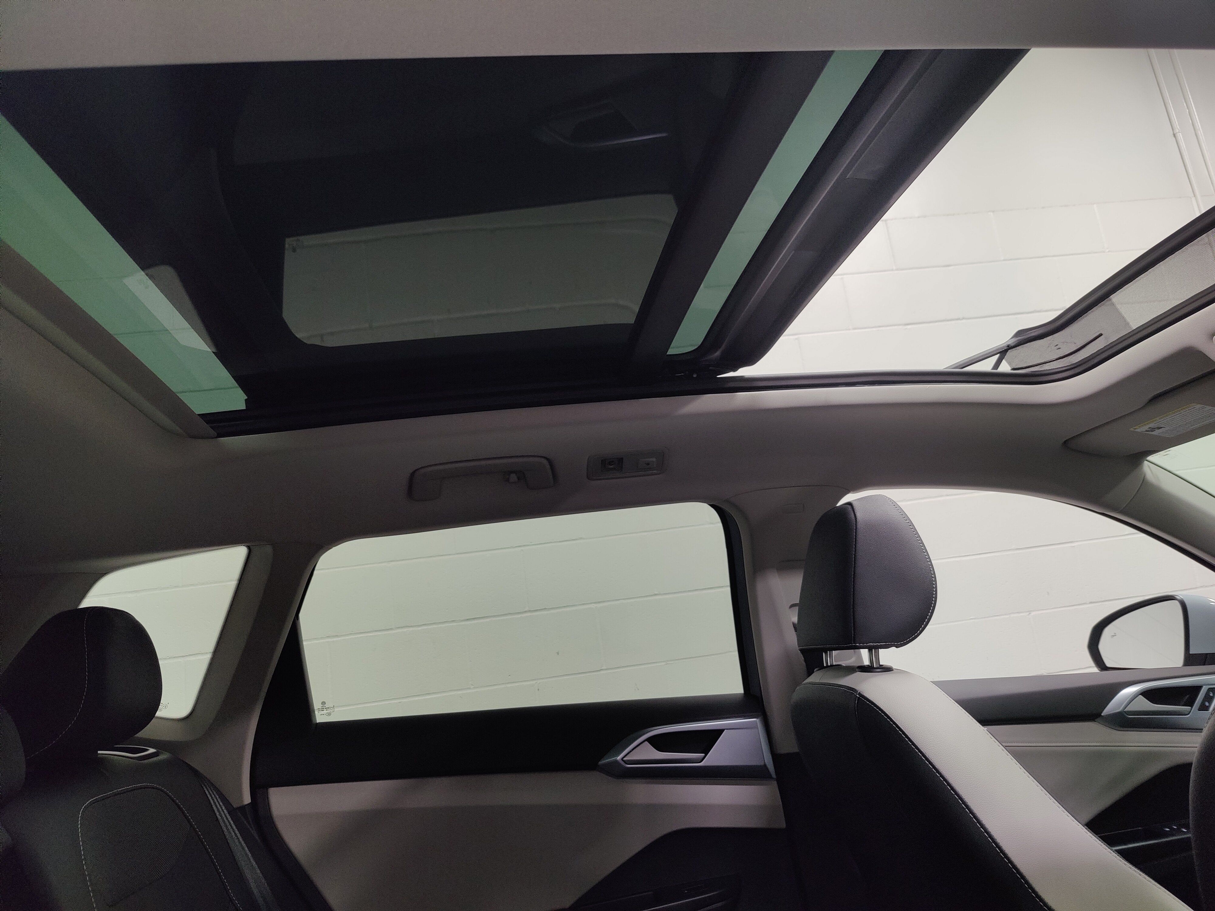 2025 Volkswagen Taos SE AWD w/Sunroof