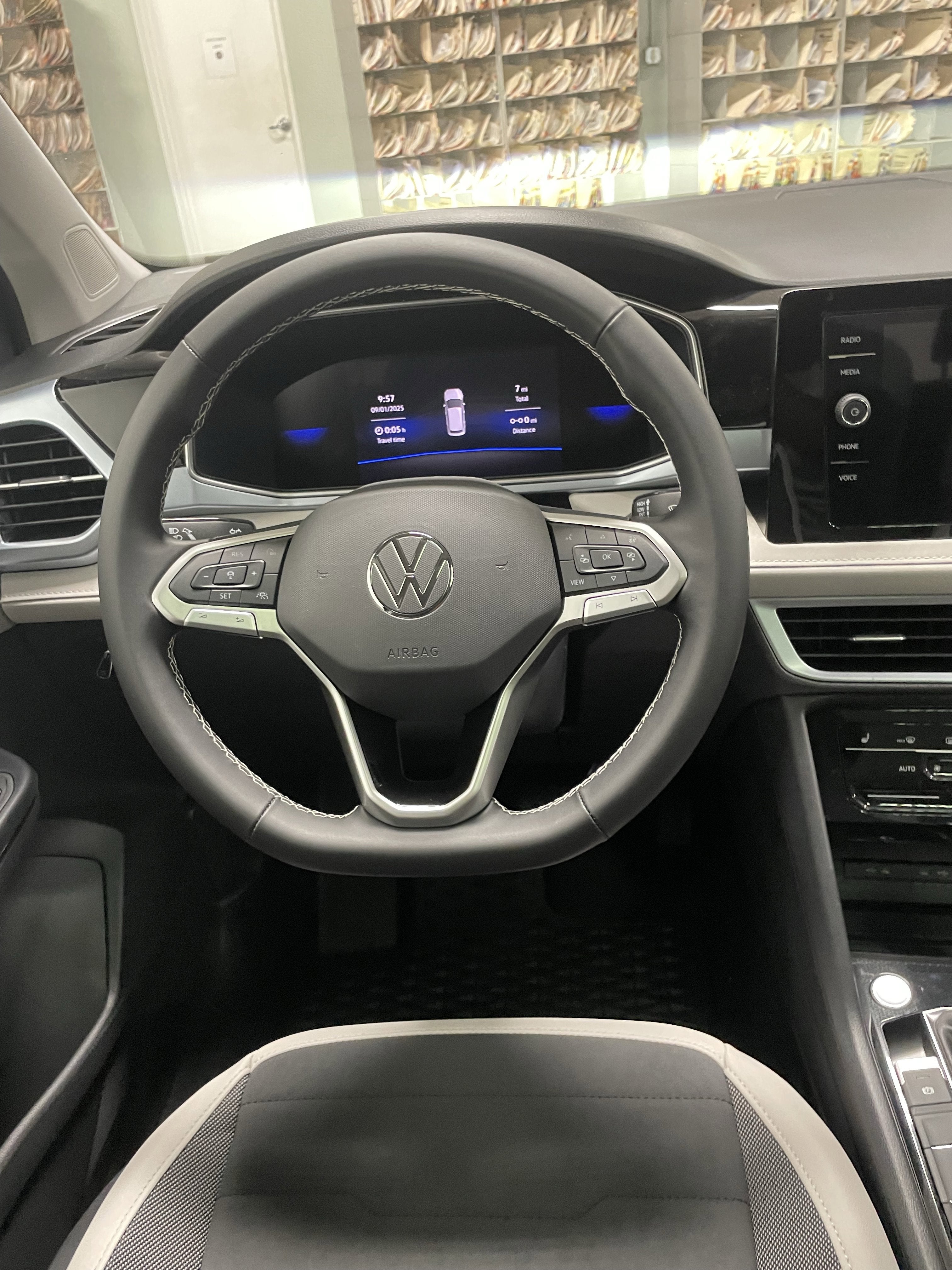 2025 Volkswagen Taos SE