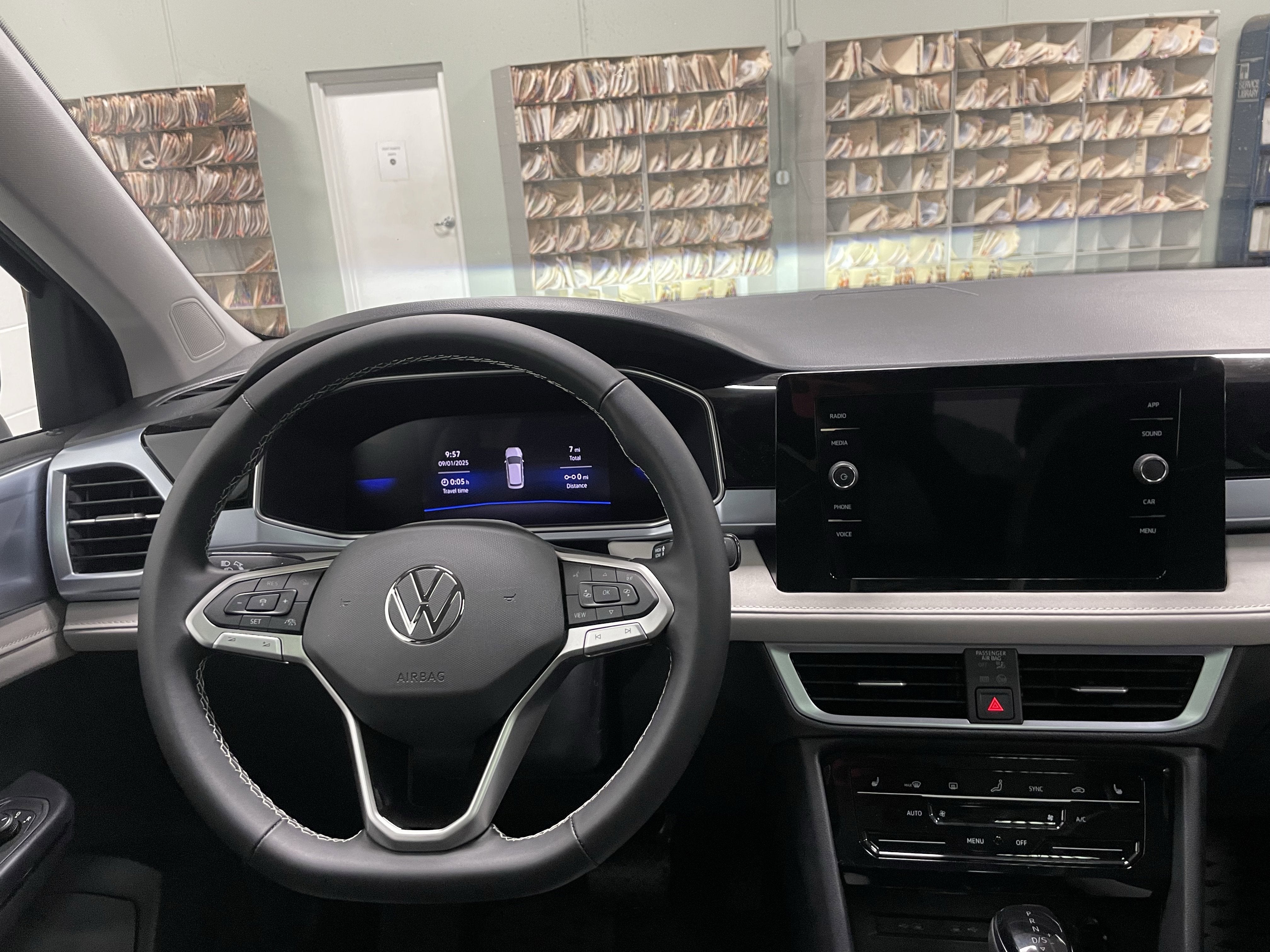 2025 Volkswagen Taos SE