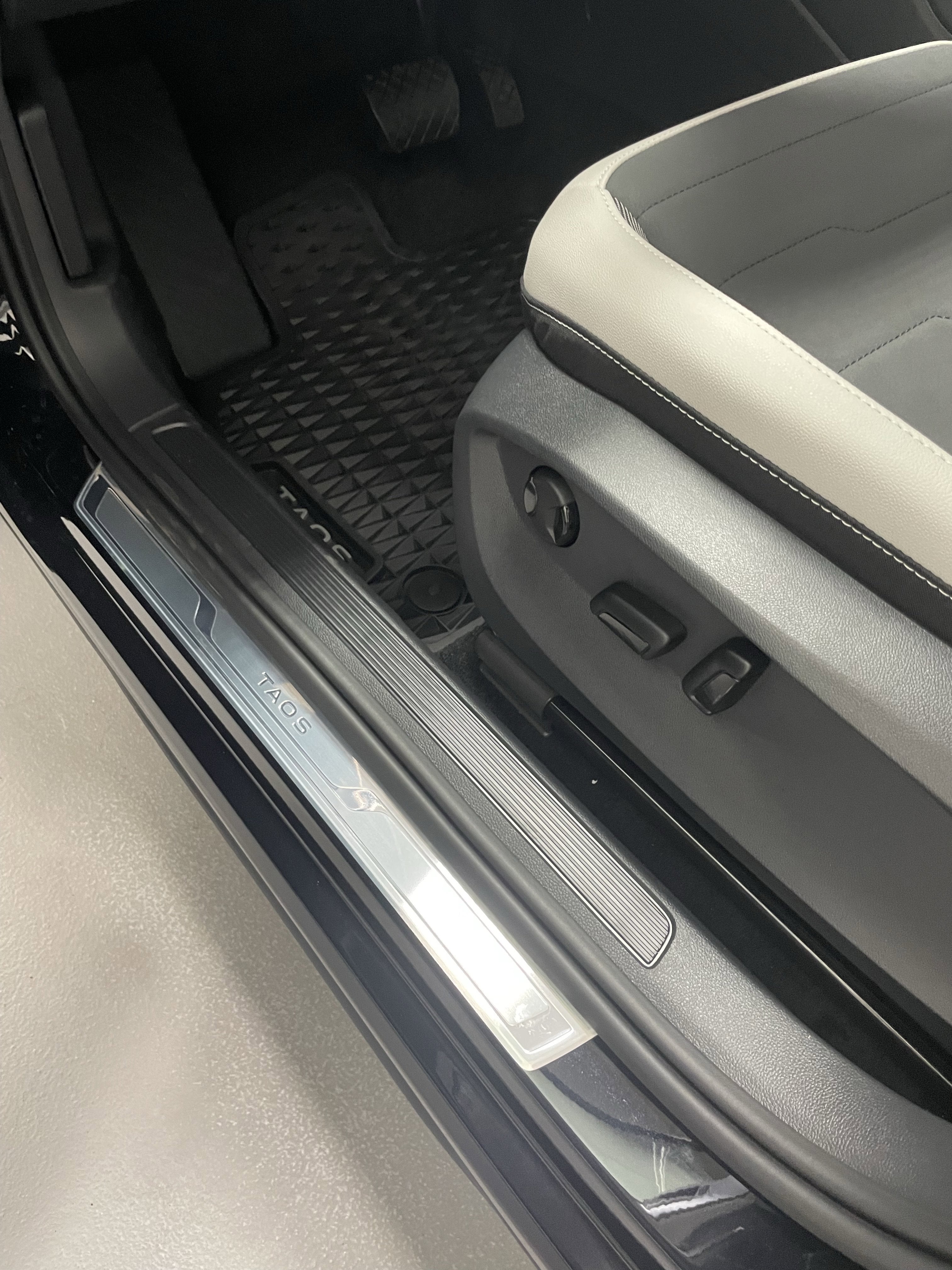 2025 Volkswagen Taos SE