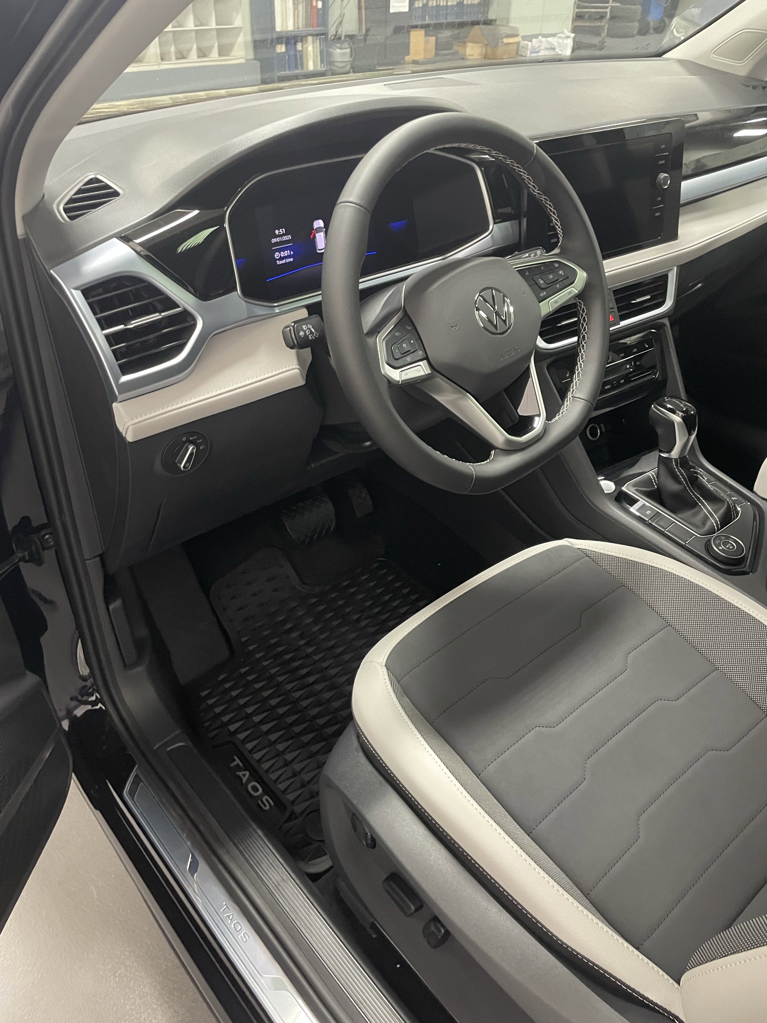 2025 Volkswagen Taos SE