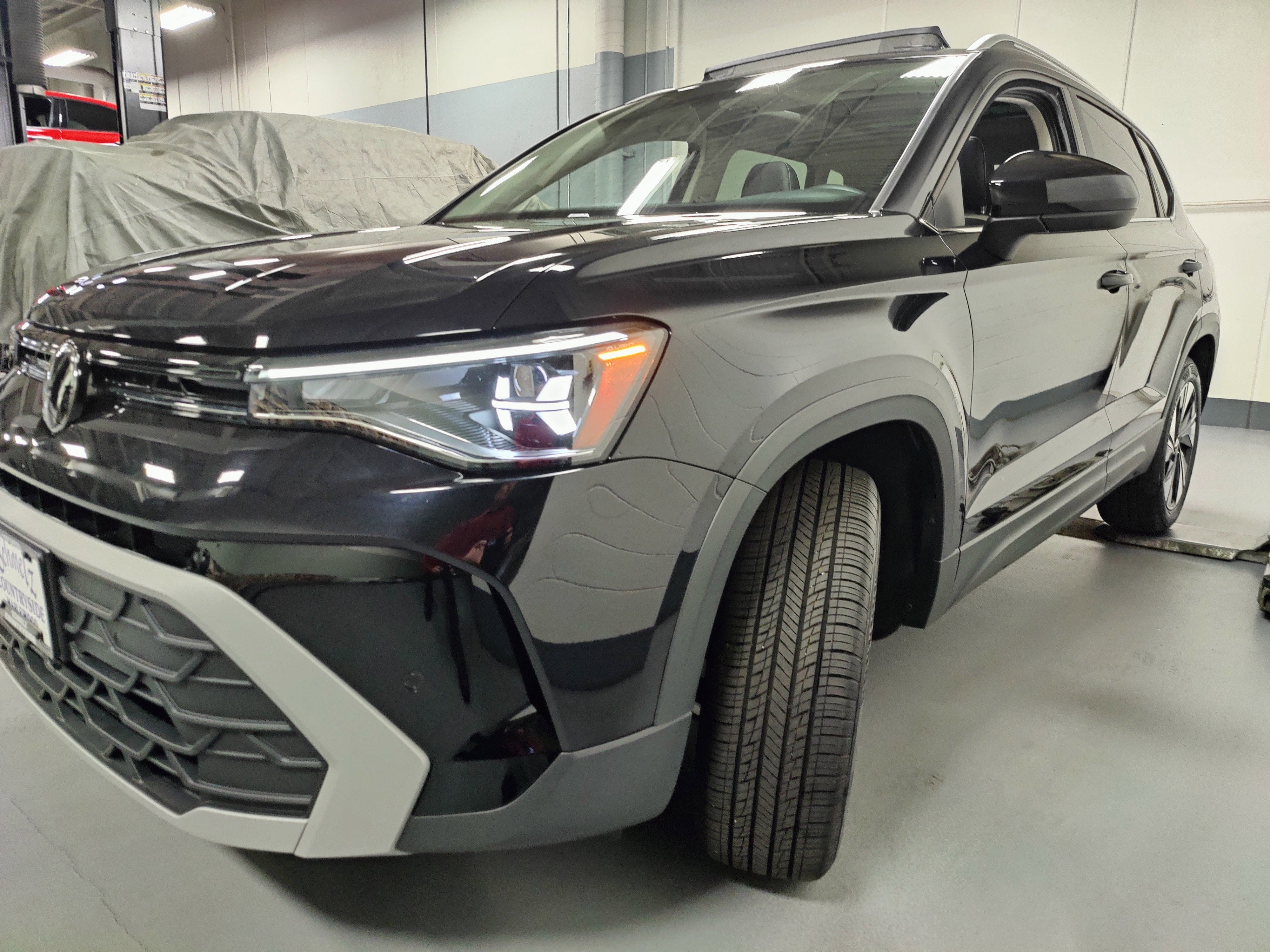 2025 Volkswagen Taos SE AWD w/Sunroof