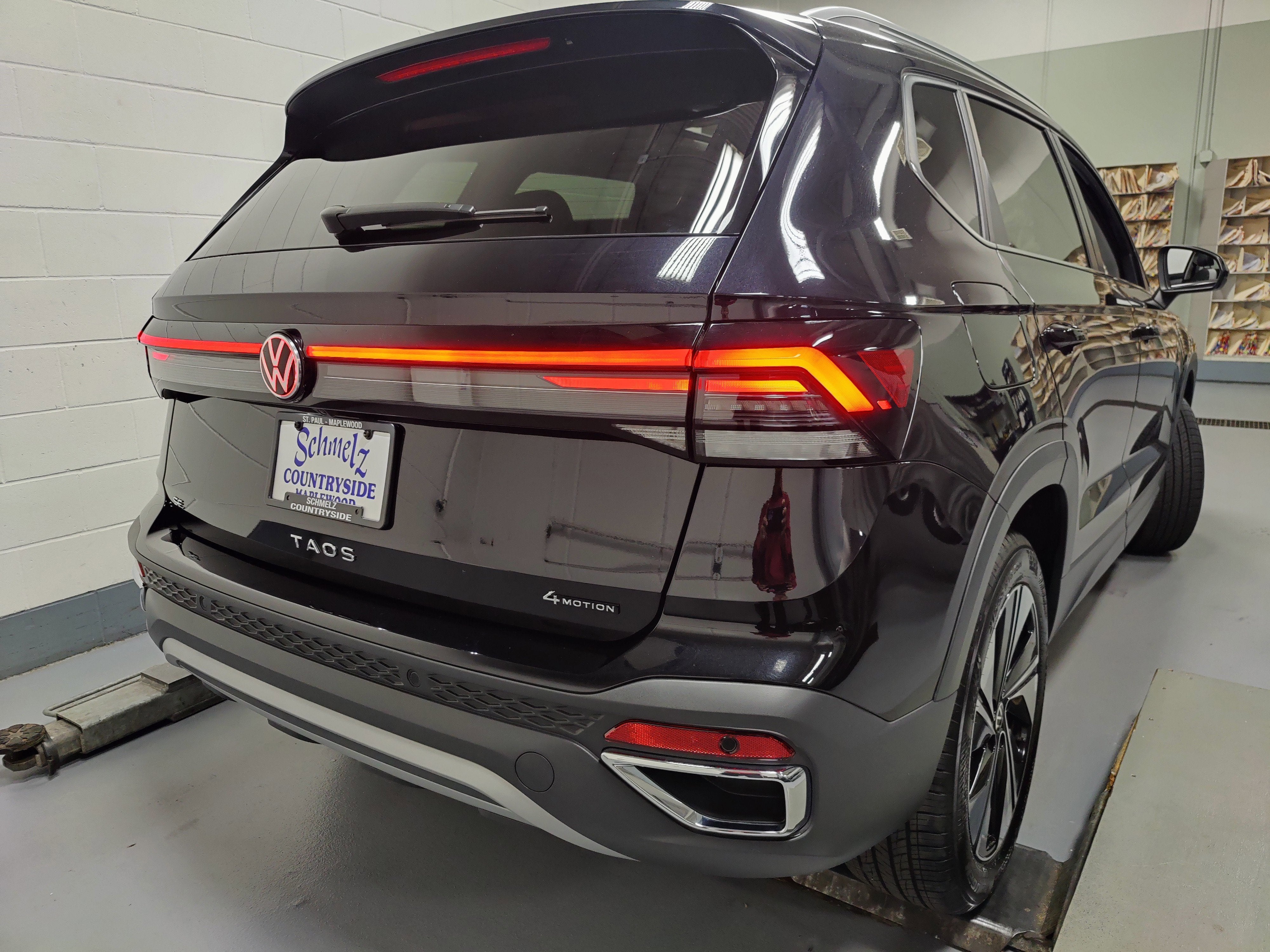 2025 Volkswagen Taos SE AWD w/Sunroof