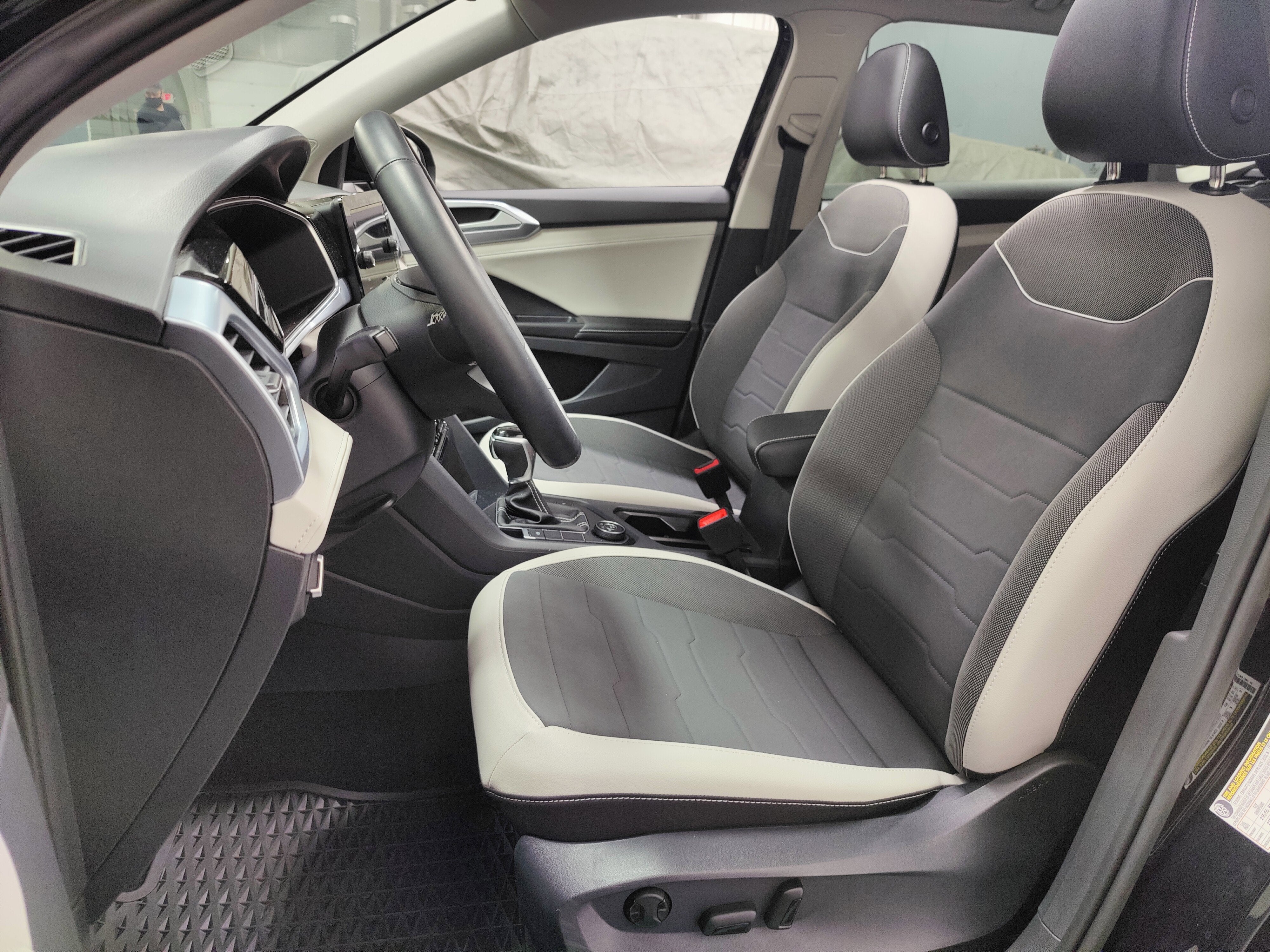 2025 Volkswagen Taos SE AWD w/Sunroof