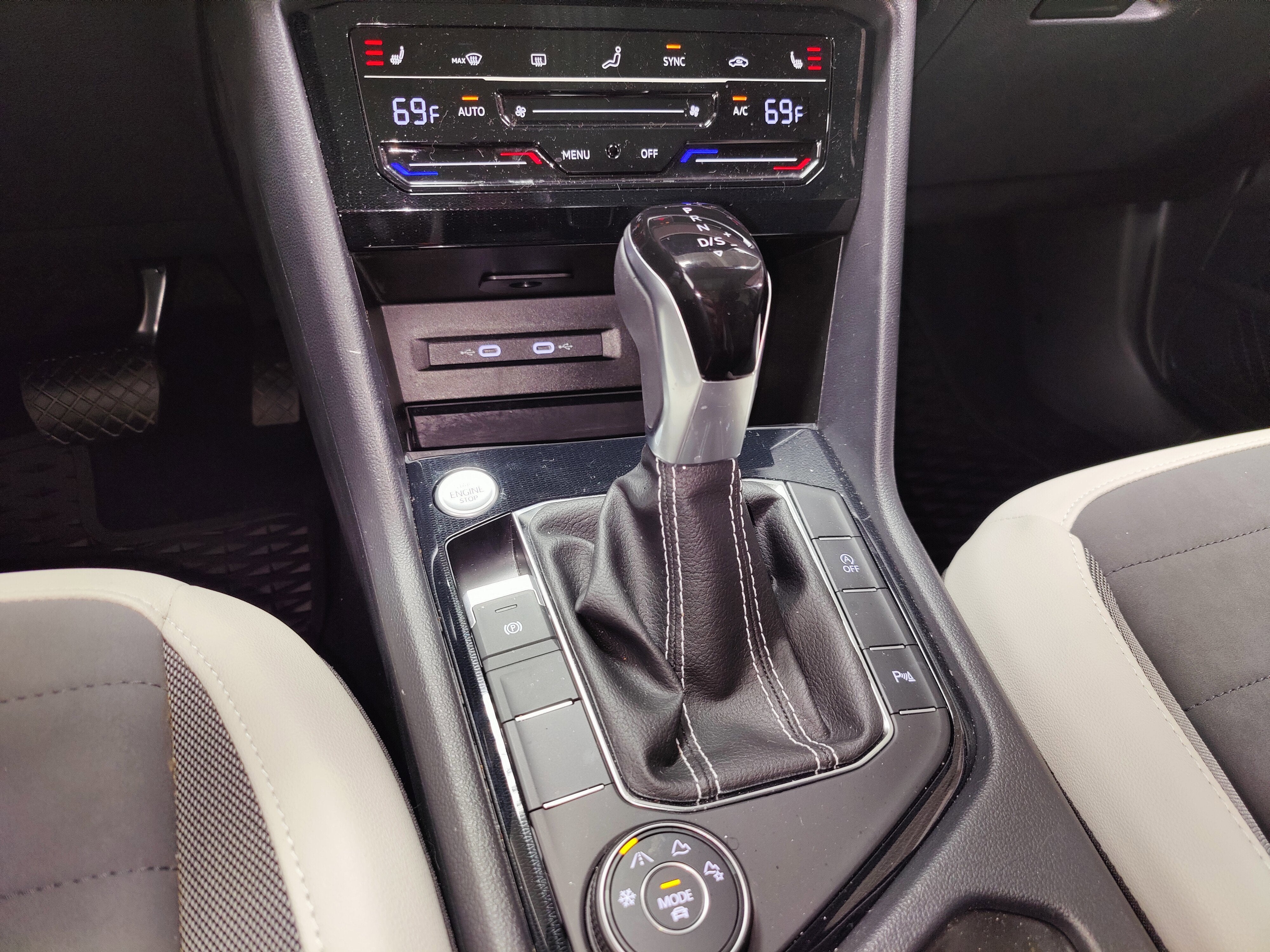 2025 Volkswagen Taos SE AWD w/Sunroof