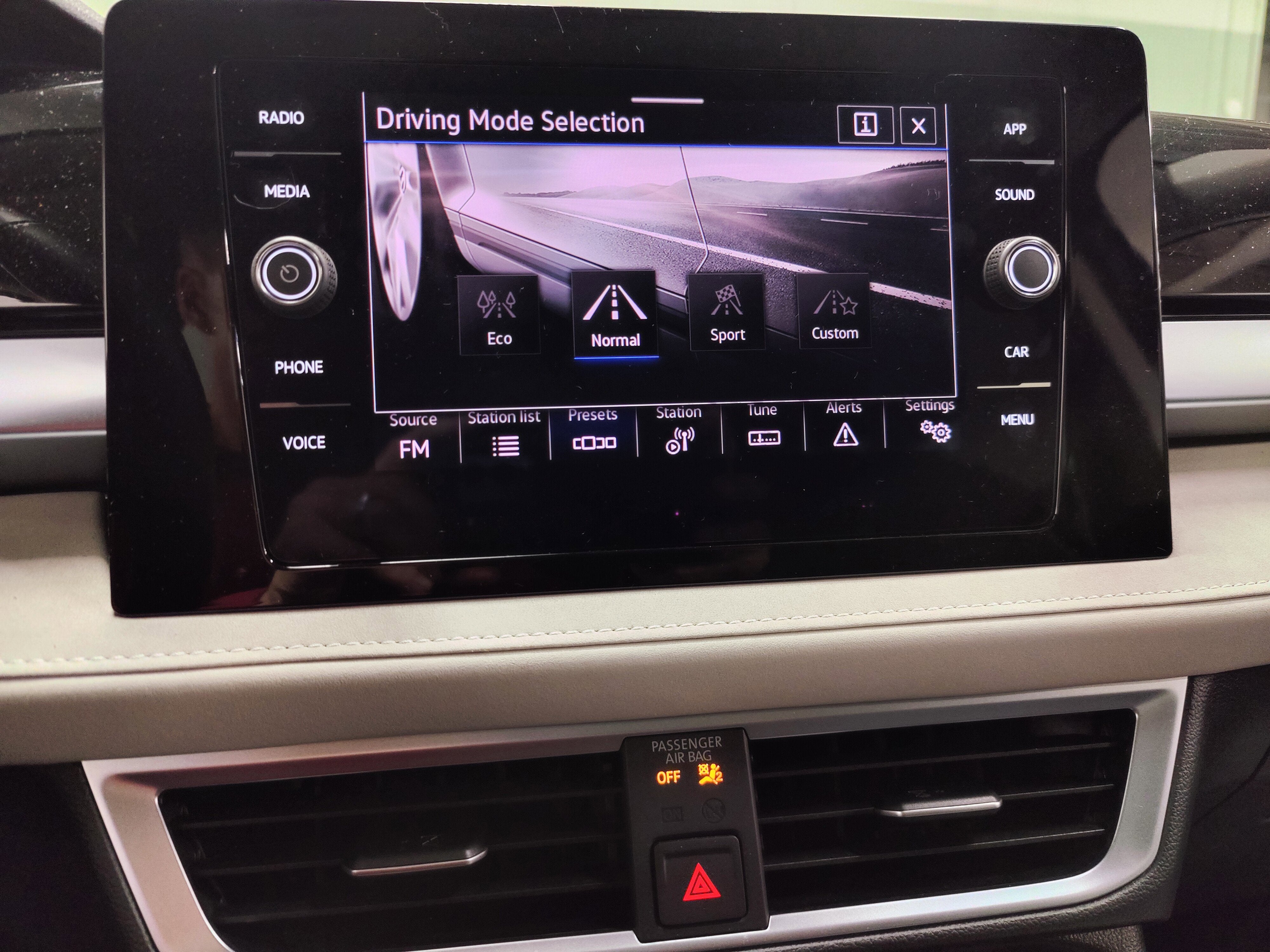 2025 Volkswagen Taos SE AWD w/Sunroof