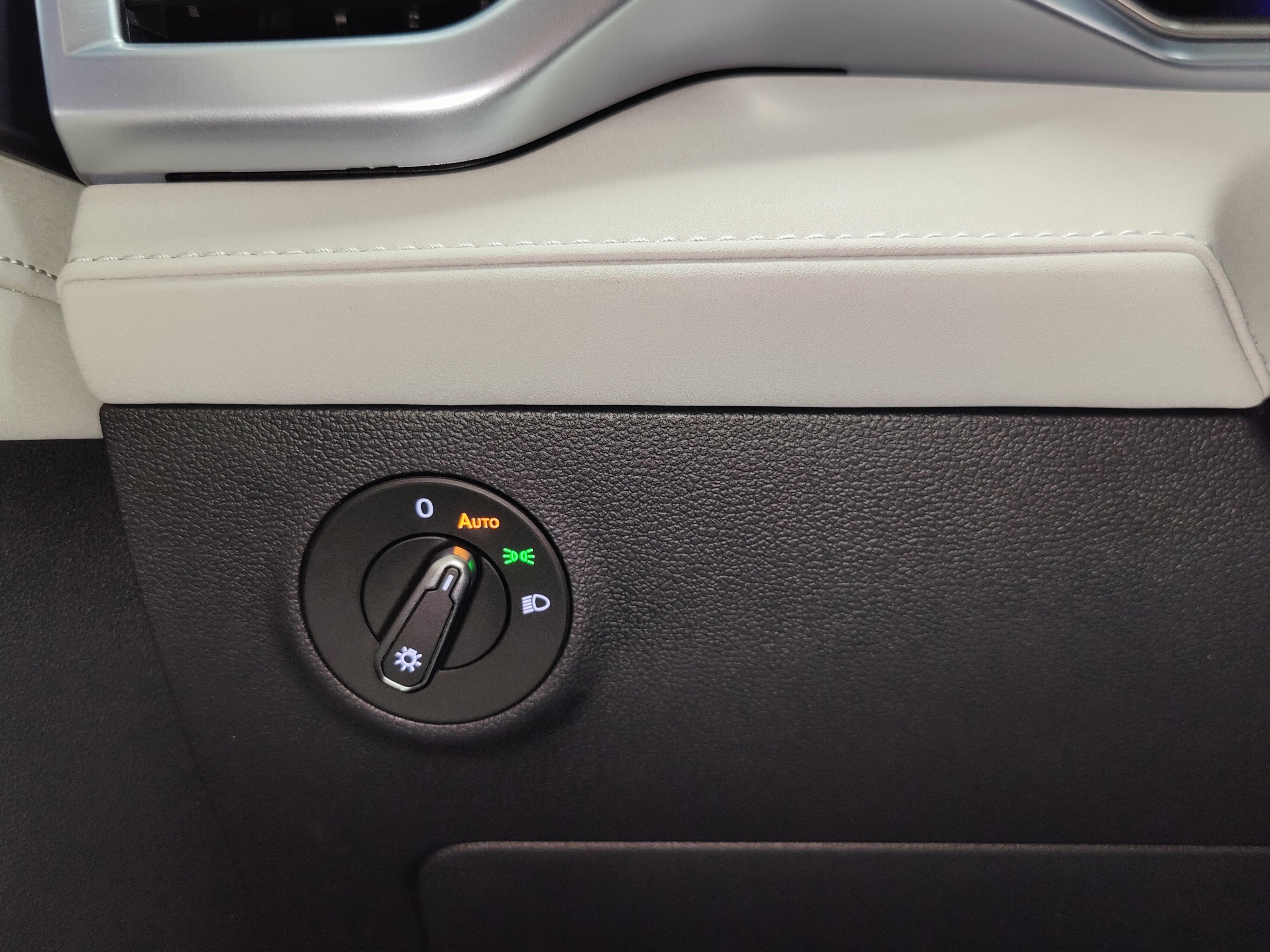 2025 Volkswagen Taos SE AWD w/Sunroof