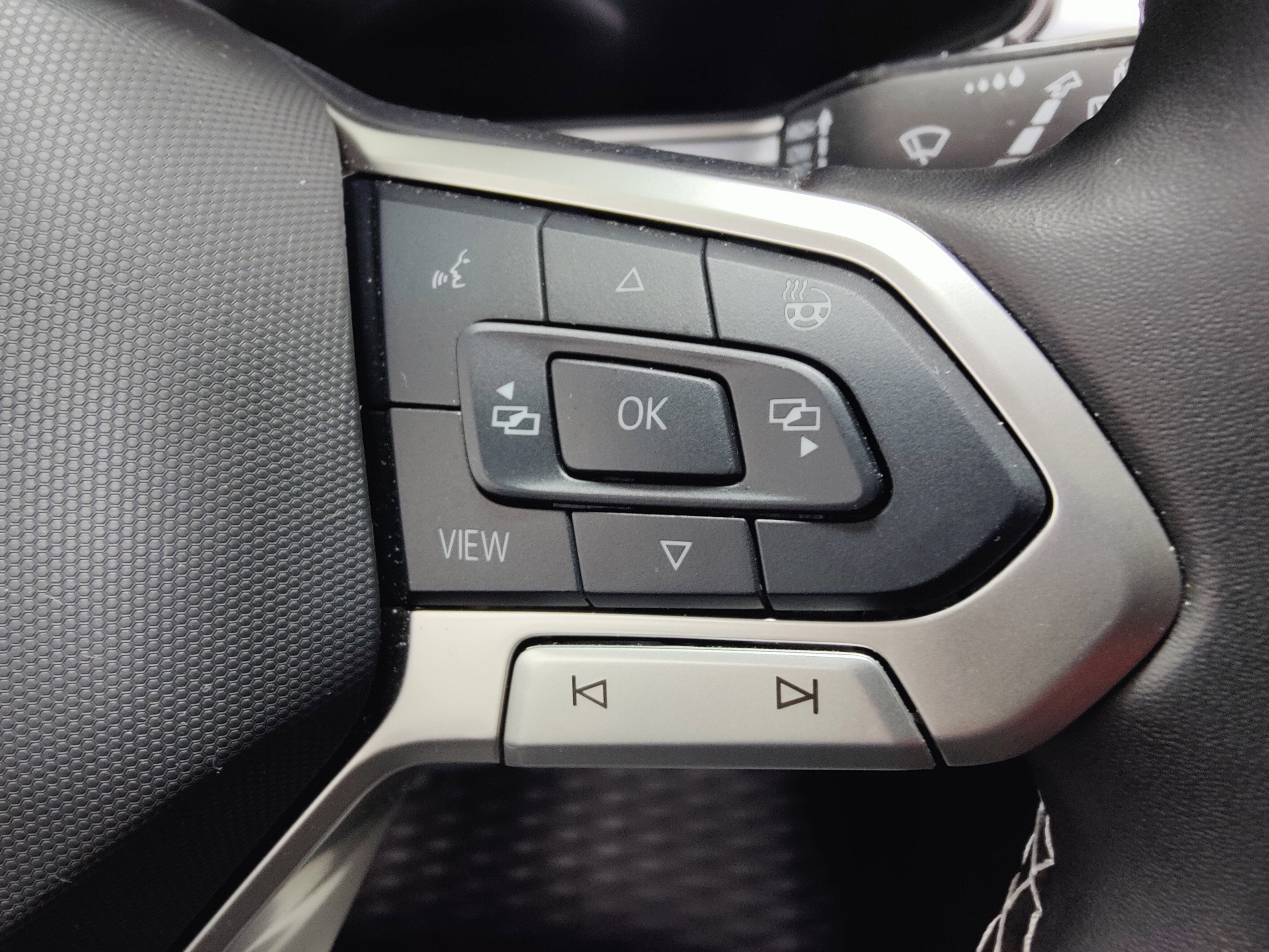 2025 Volkswagen Taos SE AWD w/Sunroof