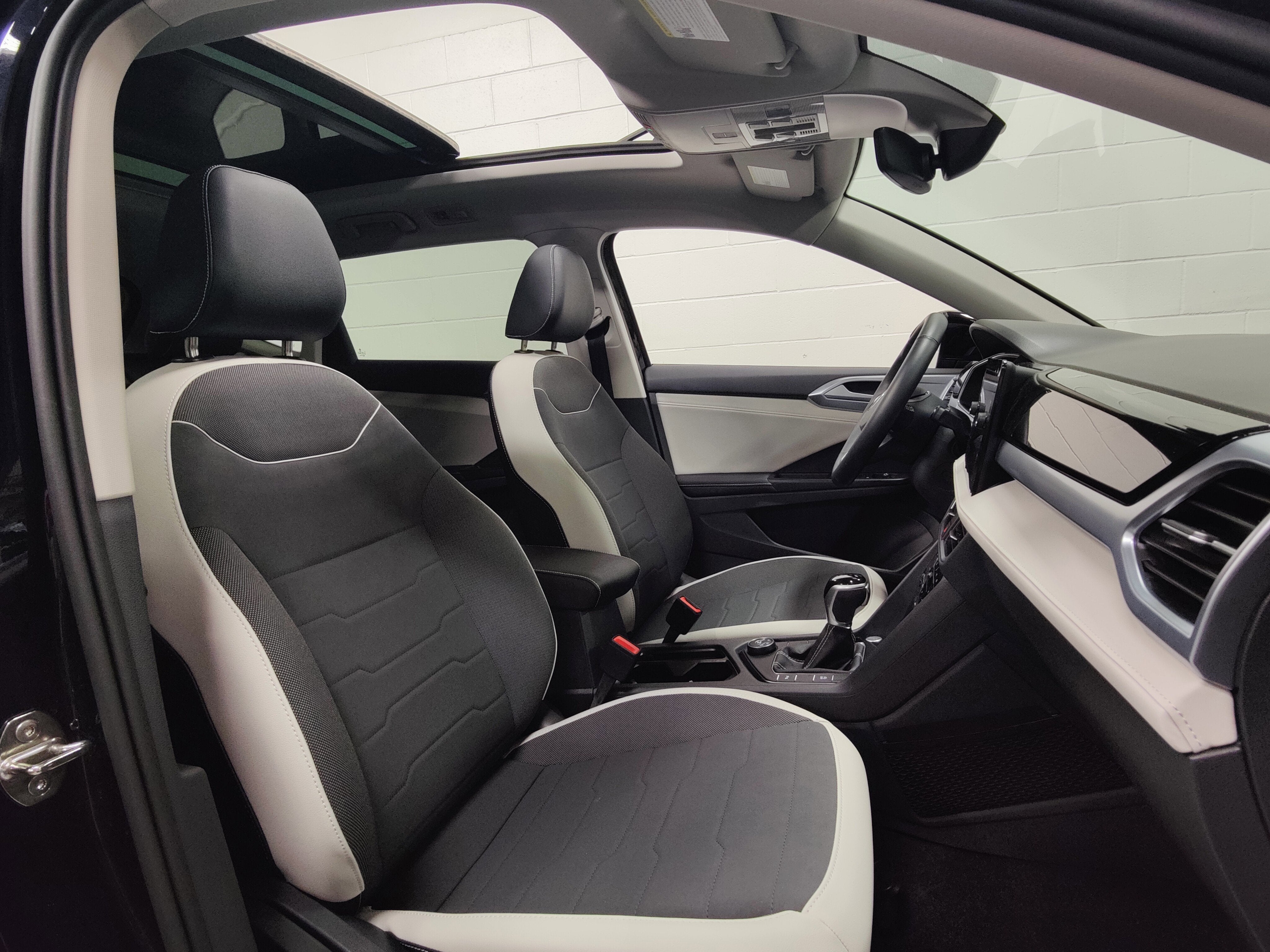 2025 Volkswagen Taos SE AWD w/Sunroof