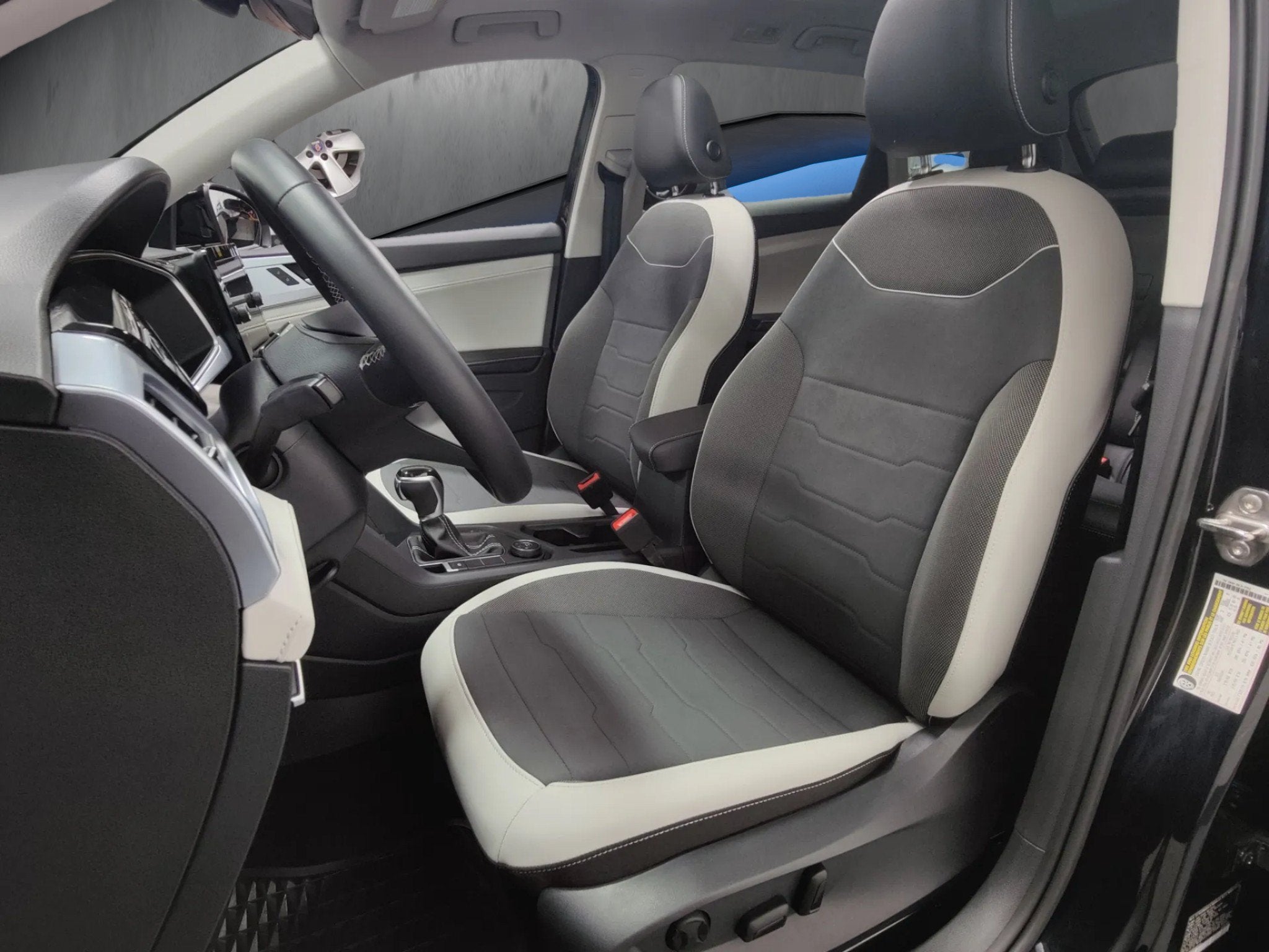 2025 Volkswagen Taos SE AWD w/Sunroof