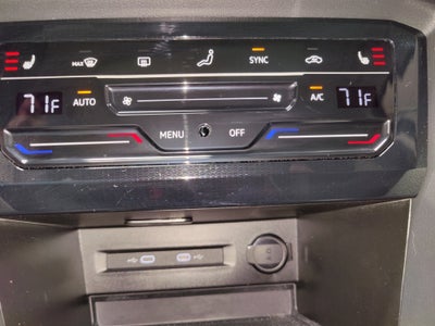 2025 Volkswagen Taos SE AWD w/Sunroof