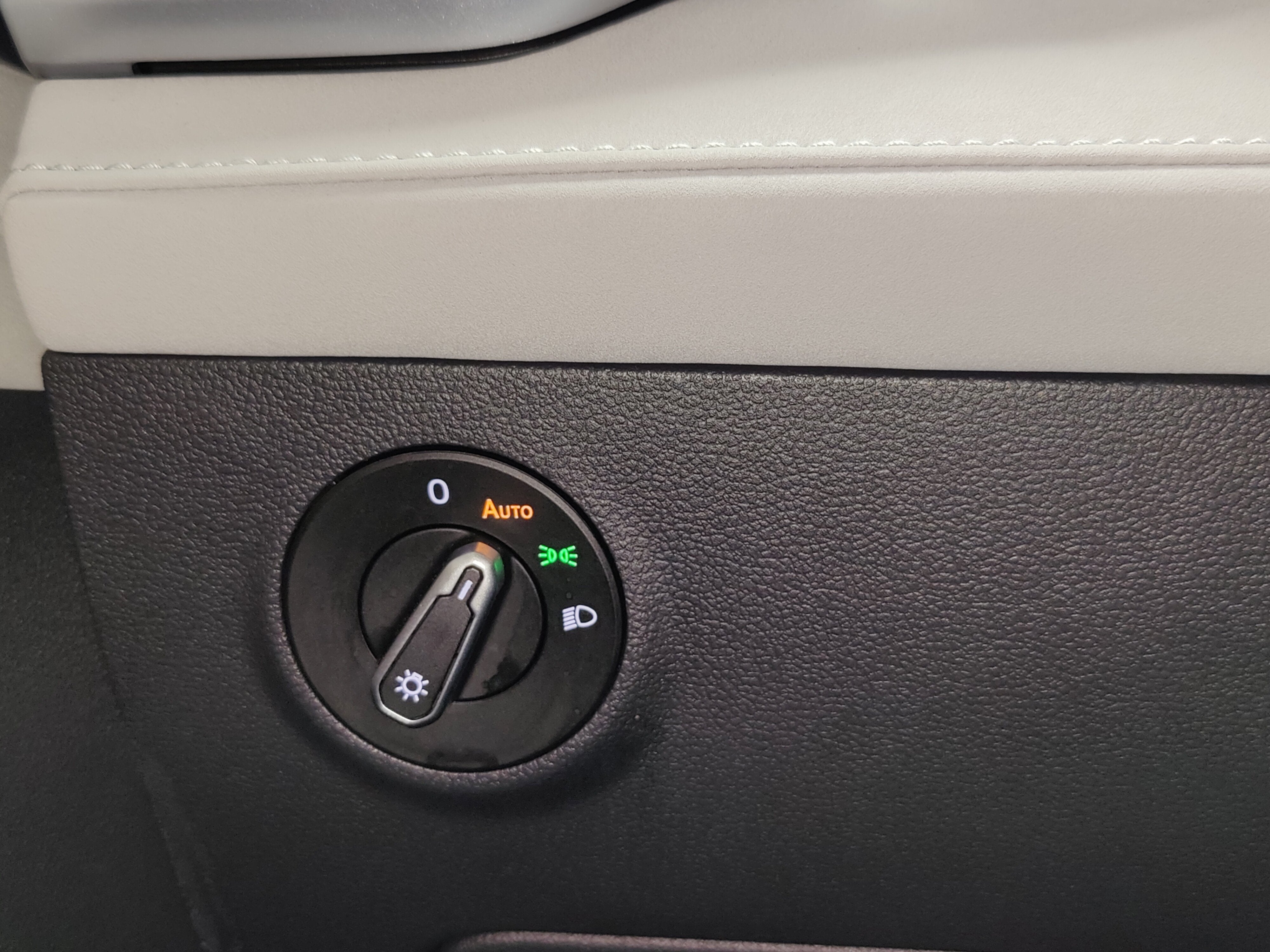 2025 Volkswagen Taos SE AWD w/Sunroof