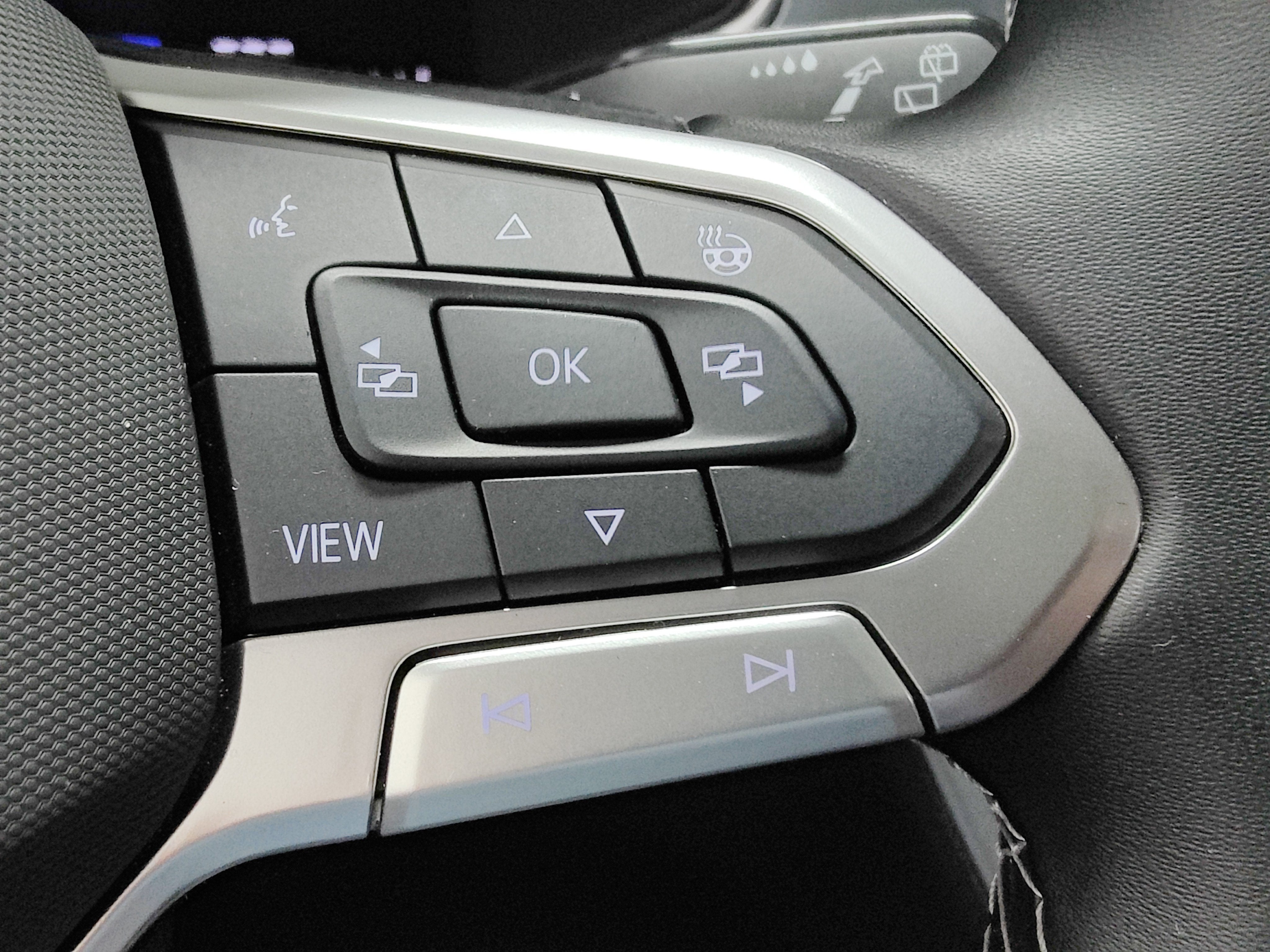 2025 Volkswagen Taos SE AWD w/Sunroof