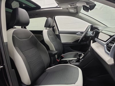 2025 Volkswagen Taos SE AWD w/Sunroof