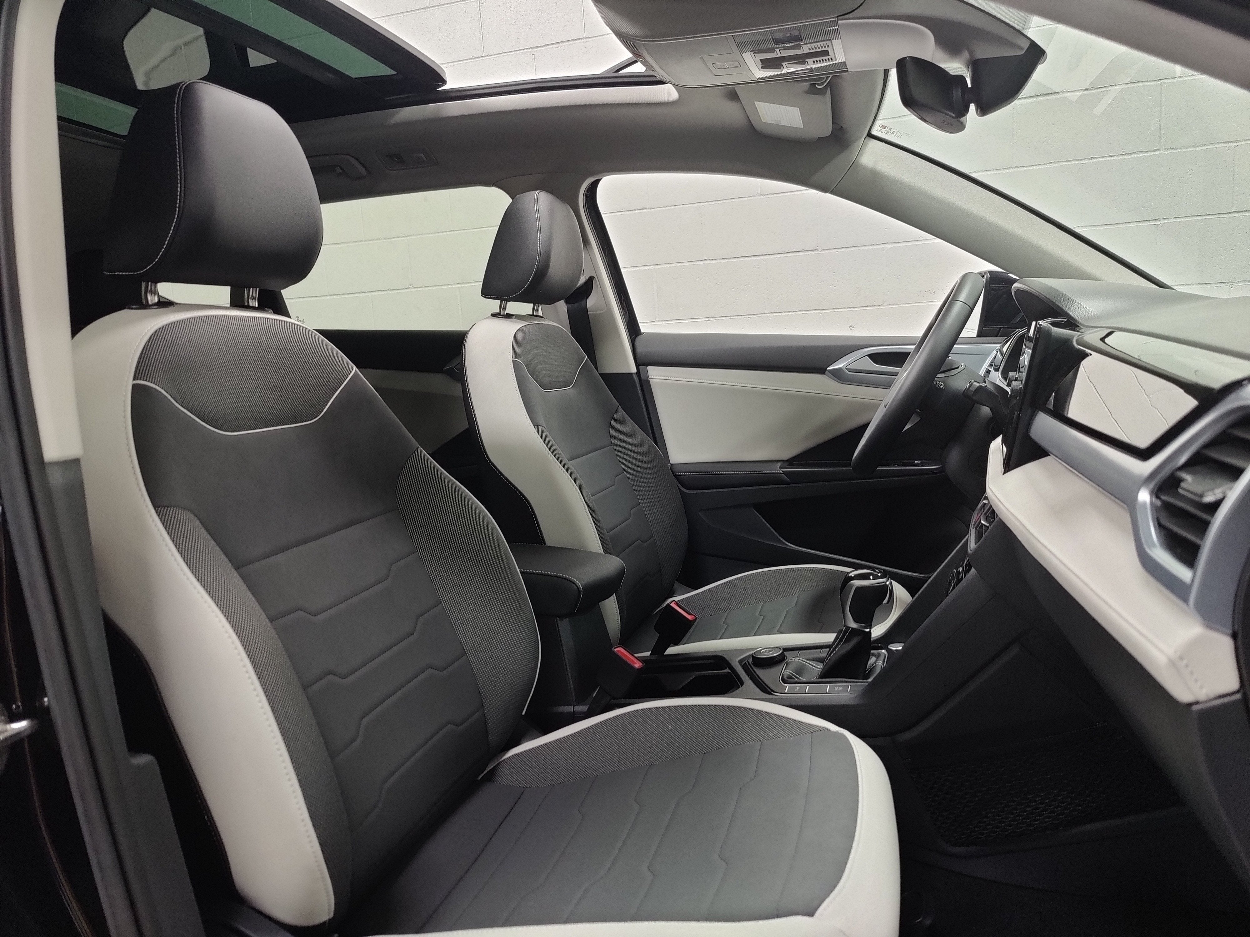 2025 Volkswagen Taos SE AWD w/Sunroof