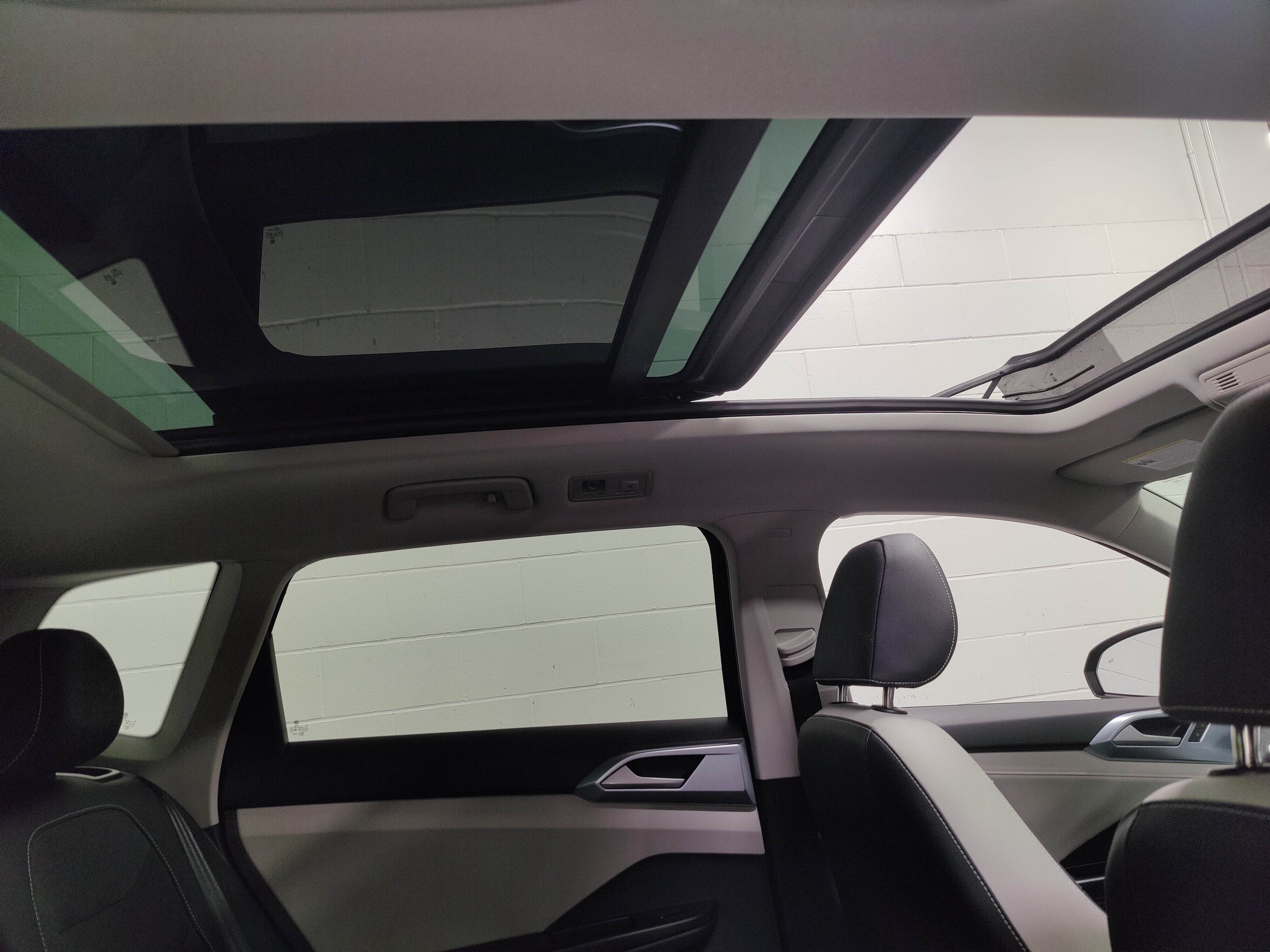 2025 Volkswagen Taos SE AWD w/Sunroof