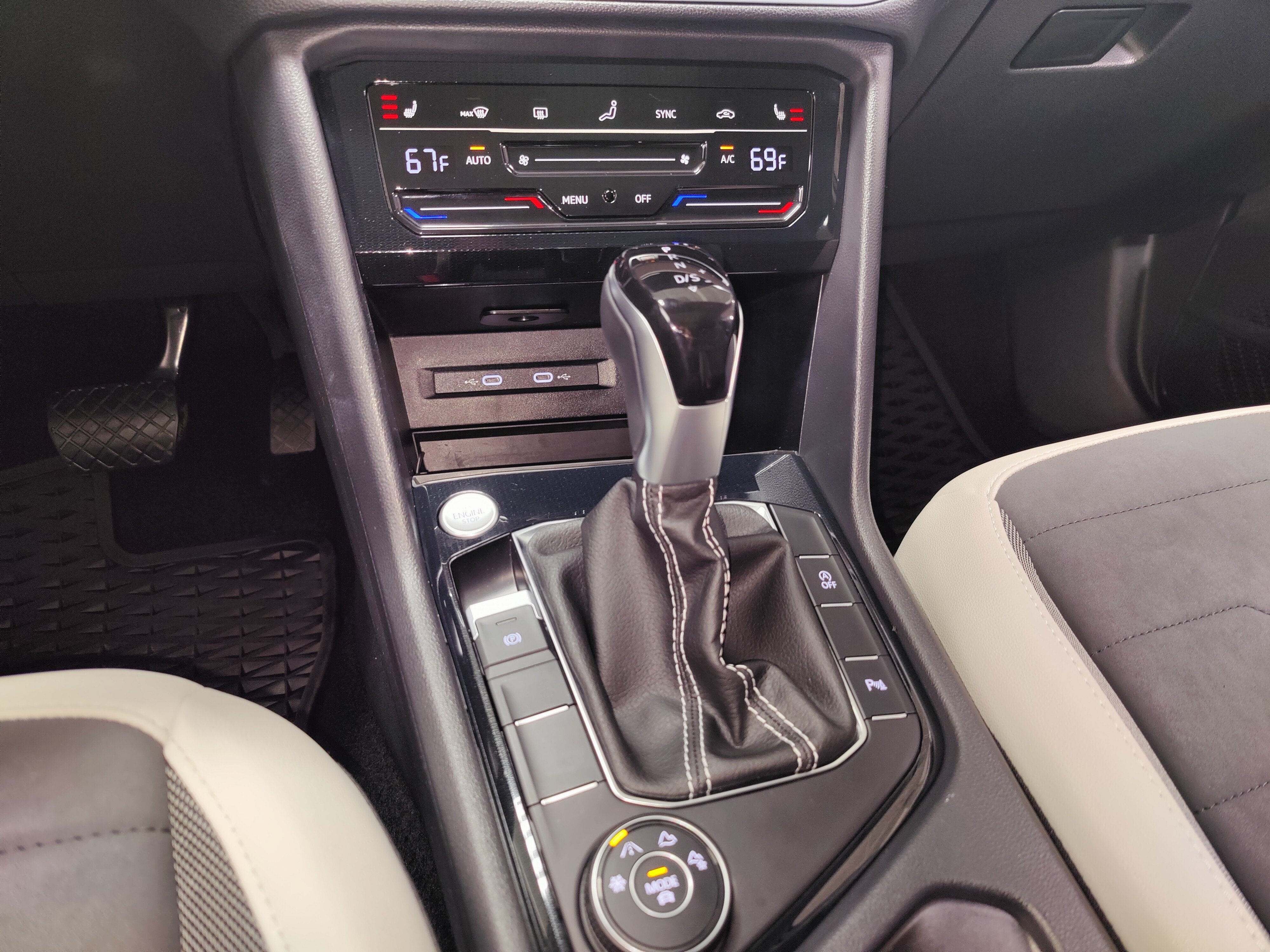 2025 Volkswagen Taos SE AWD w/Sunroof