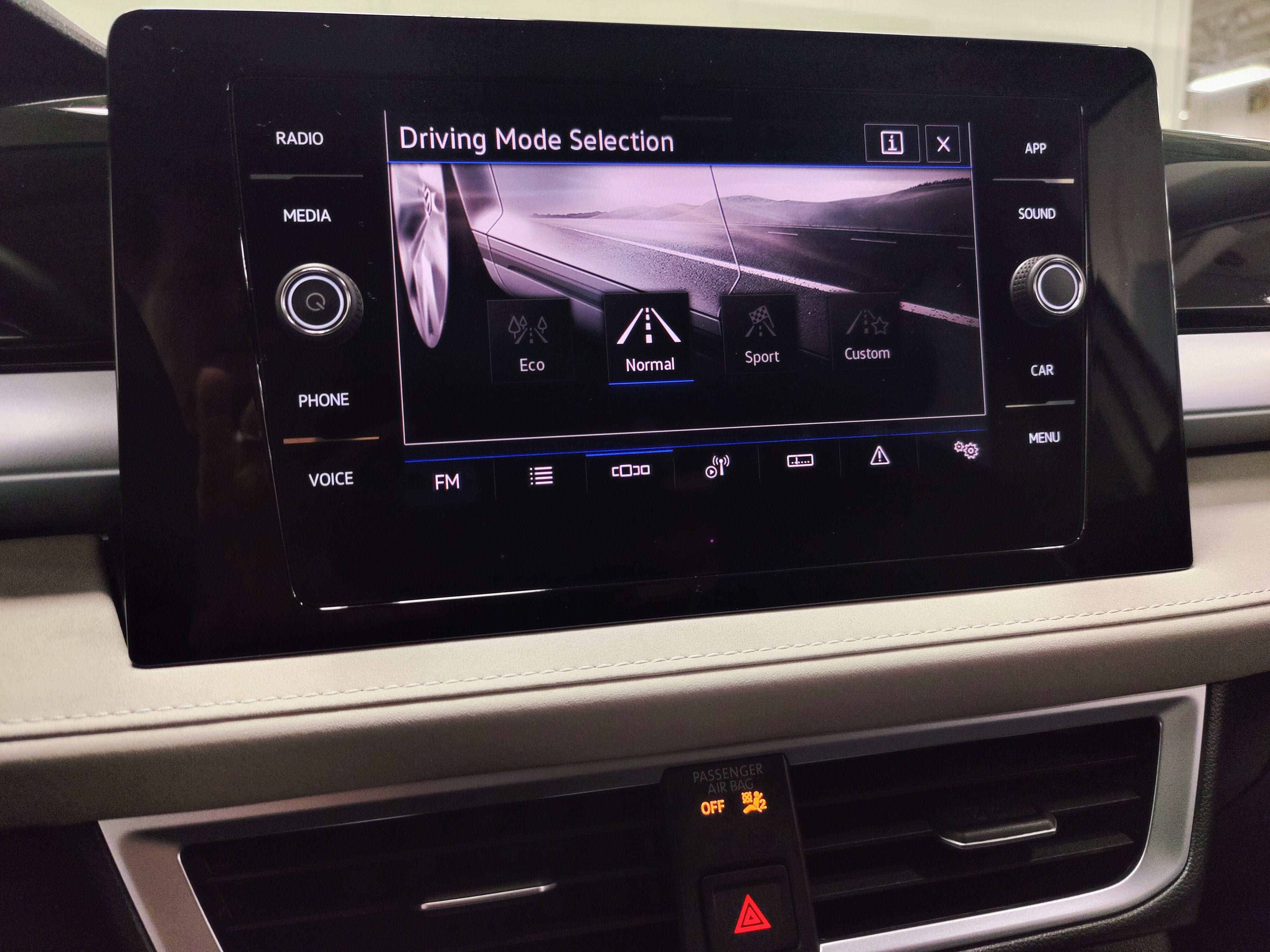 2025 Volkswagen Taos SE AWD w/Sunroof