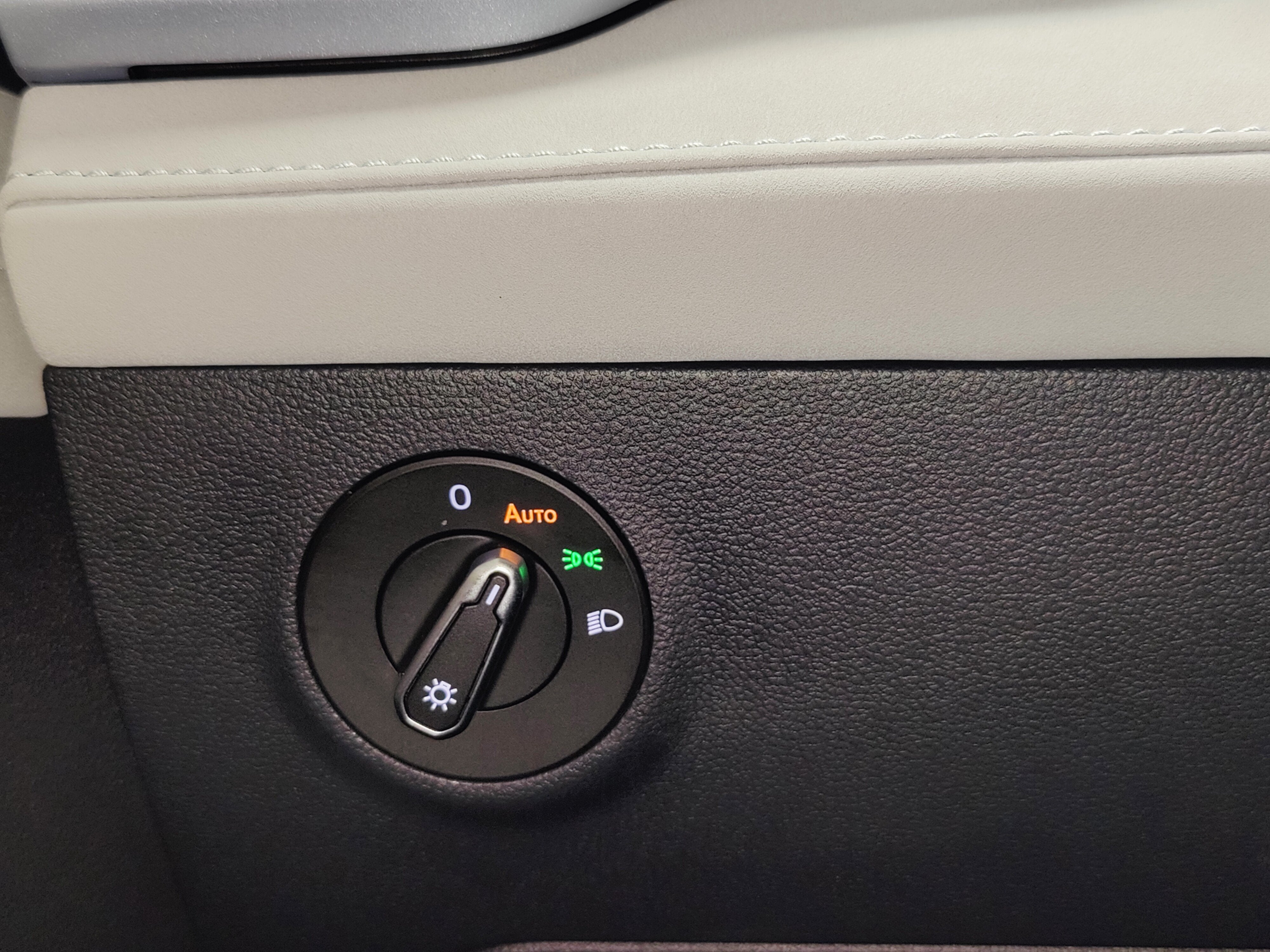 2025 Volkswagen Taos SE AWD w/Sunroof