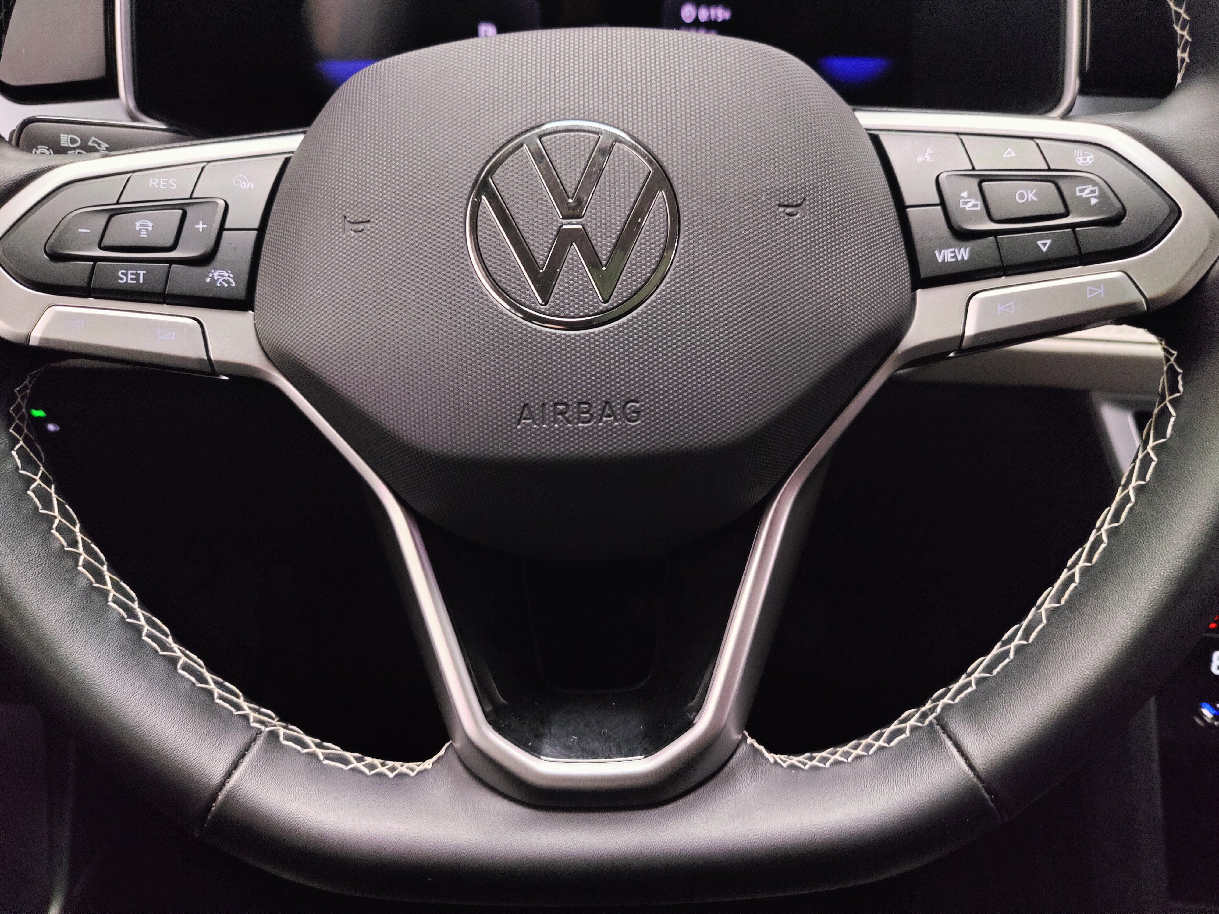 2025 Volkswagen Taos SE AWD w/Sunroof