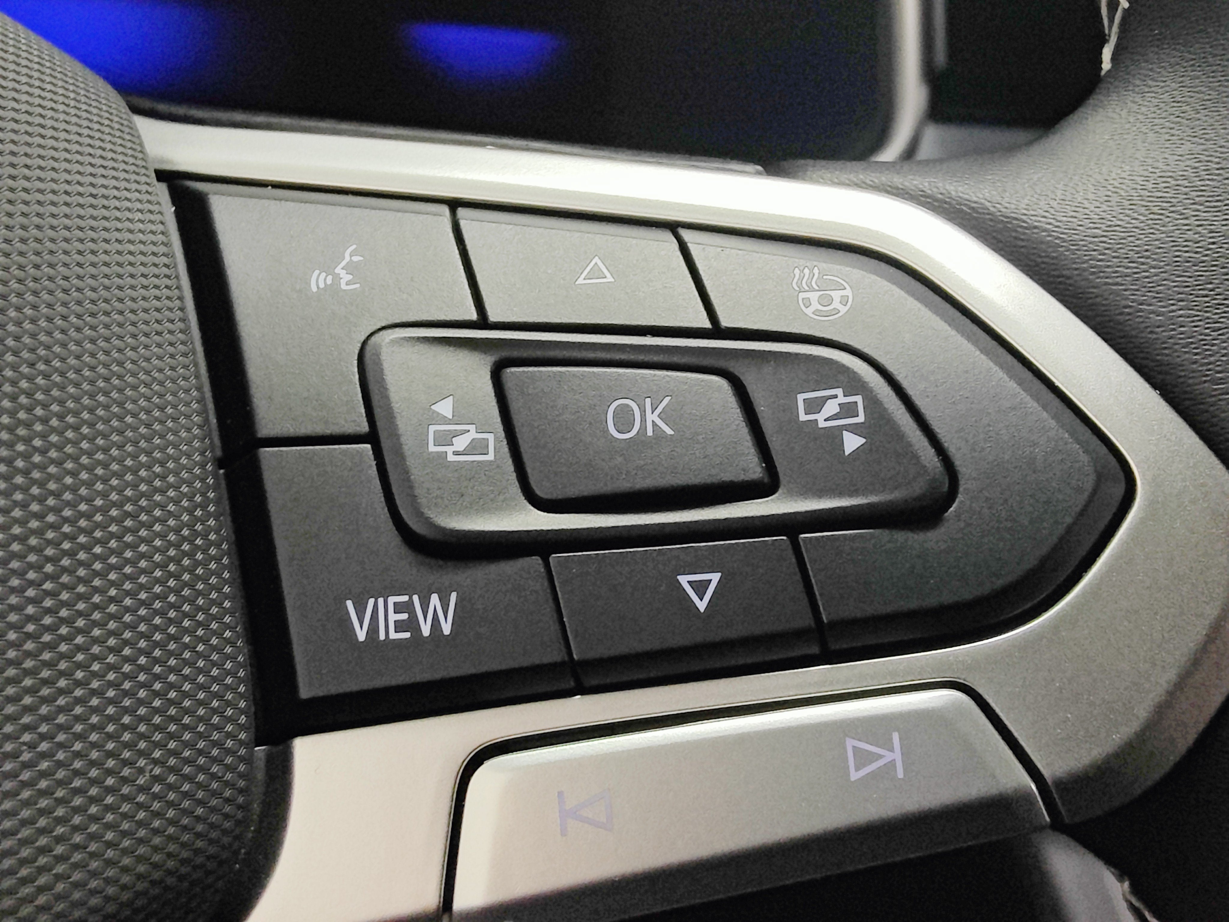 2025 Volkswagen Taos SE AWD w/Sunroof