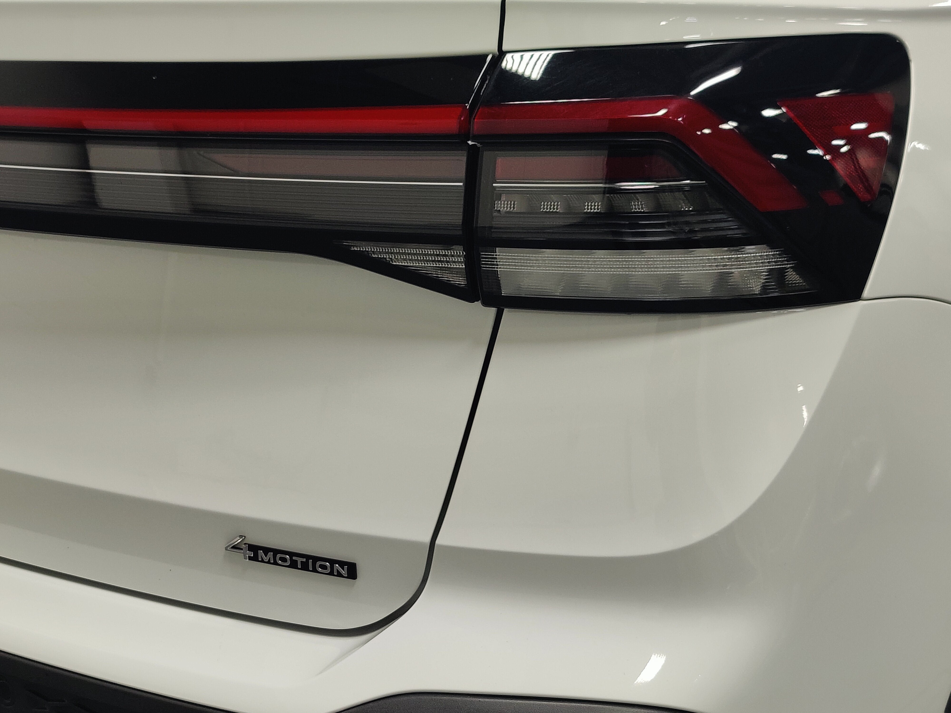 2025 Volkswagen Taos SE AWD w/Sunroof