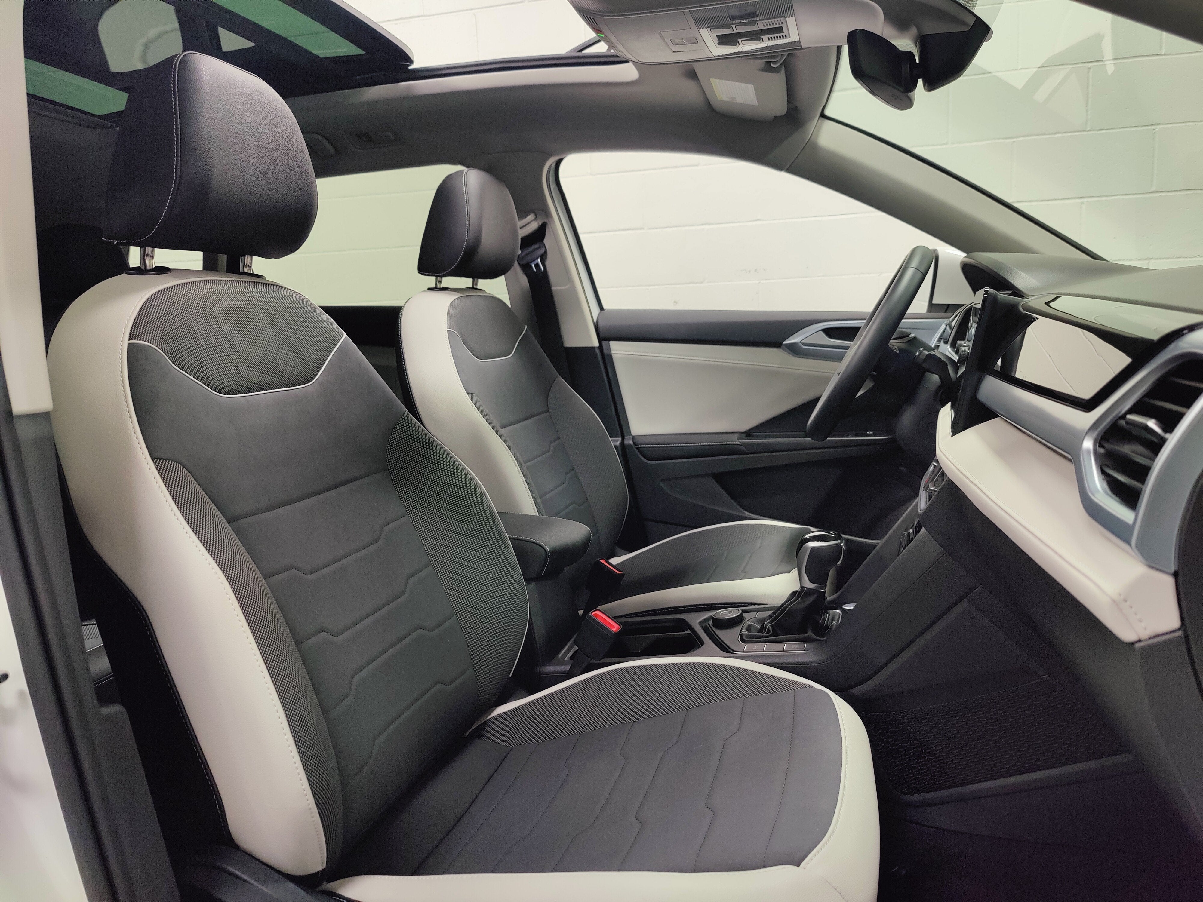 2025 Volkswagen Taos SE AWD w/Sunroof