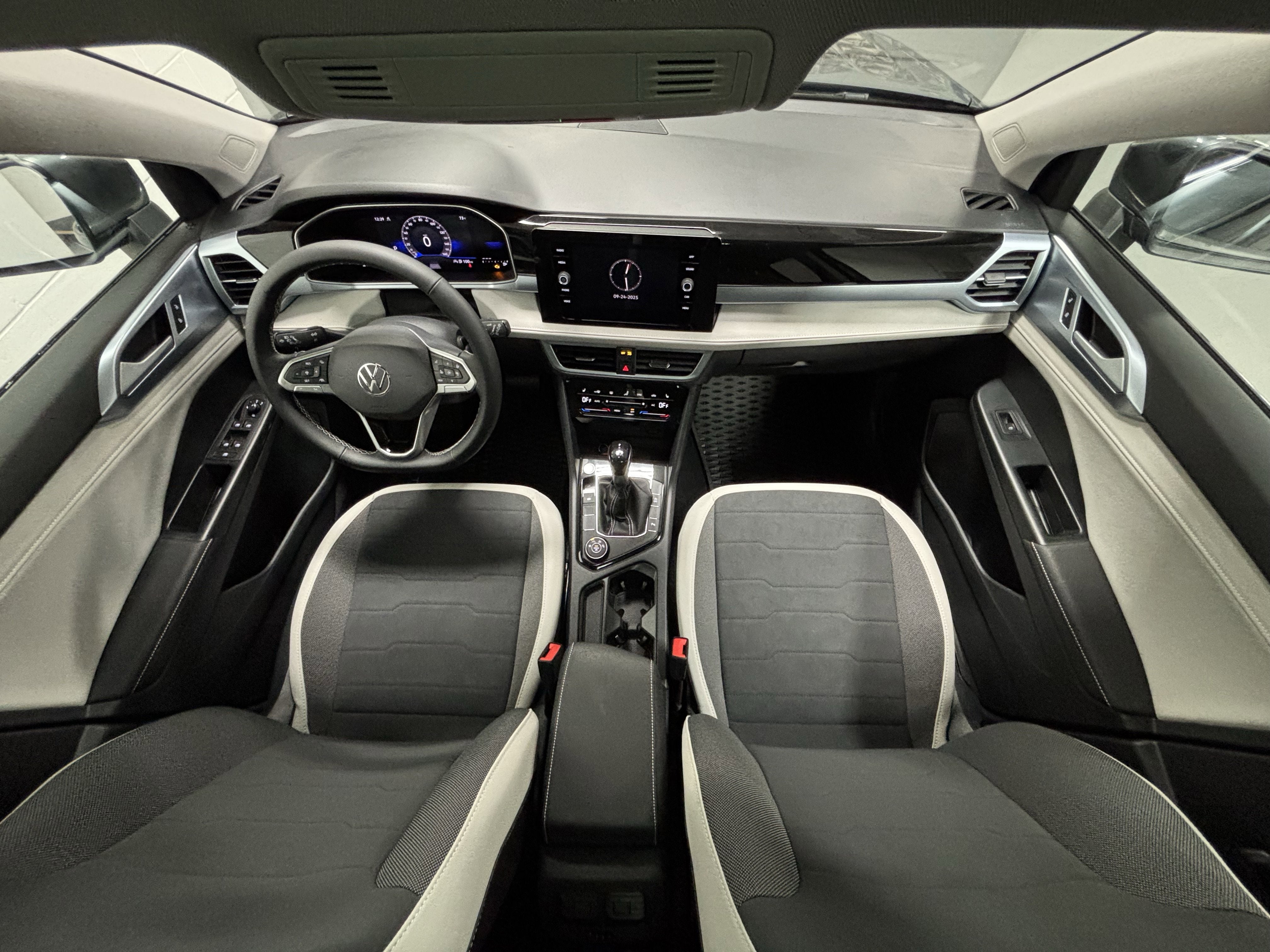 2025 Volkswagen Taos SE