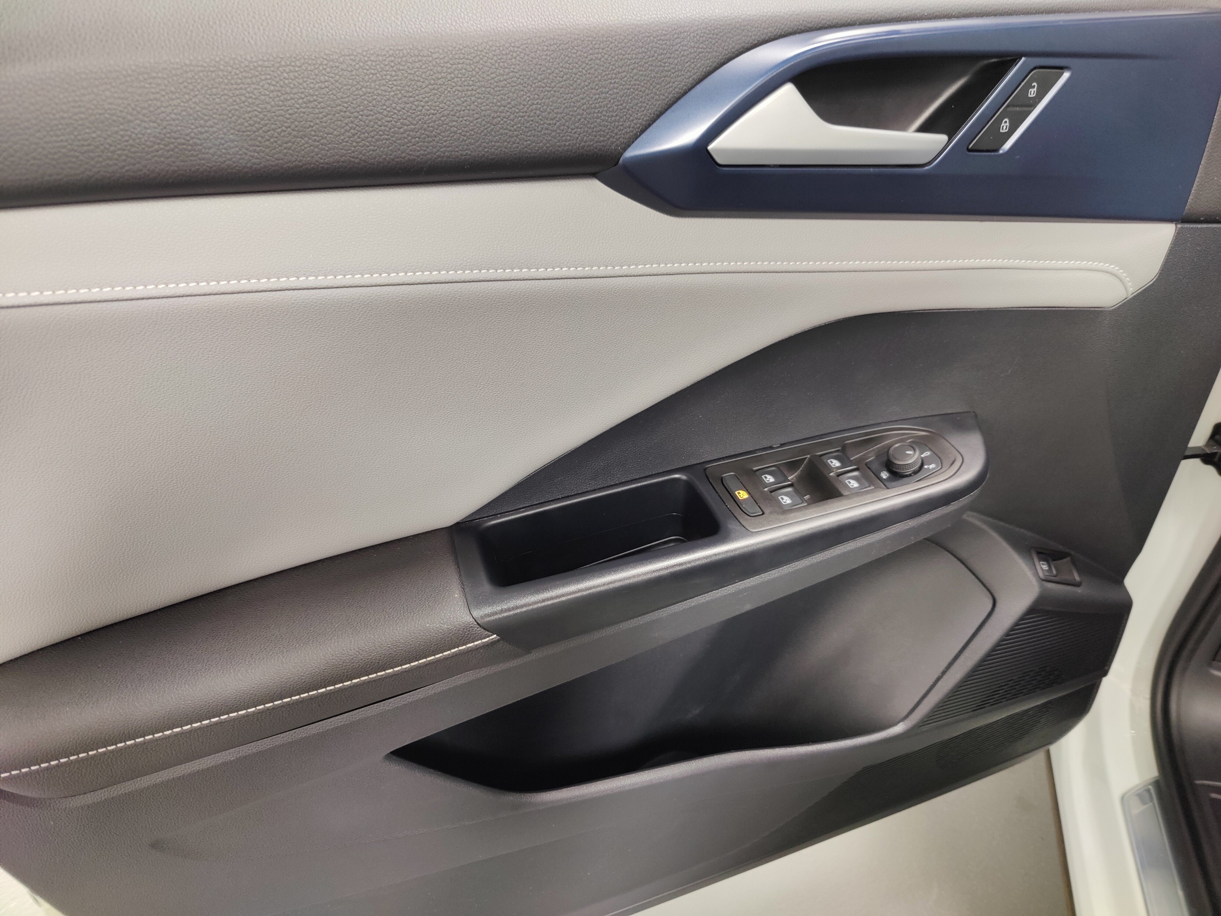 2024 Volkswagen Taos SE AWD w/Sunroof