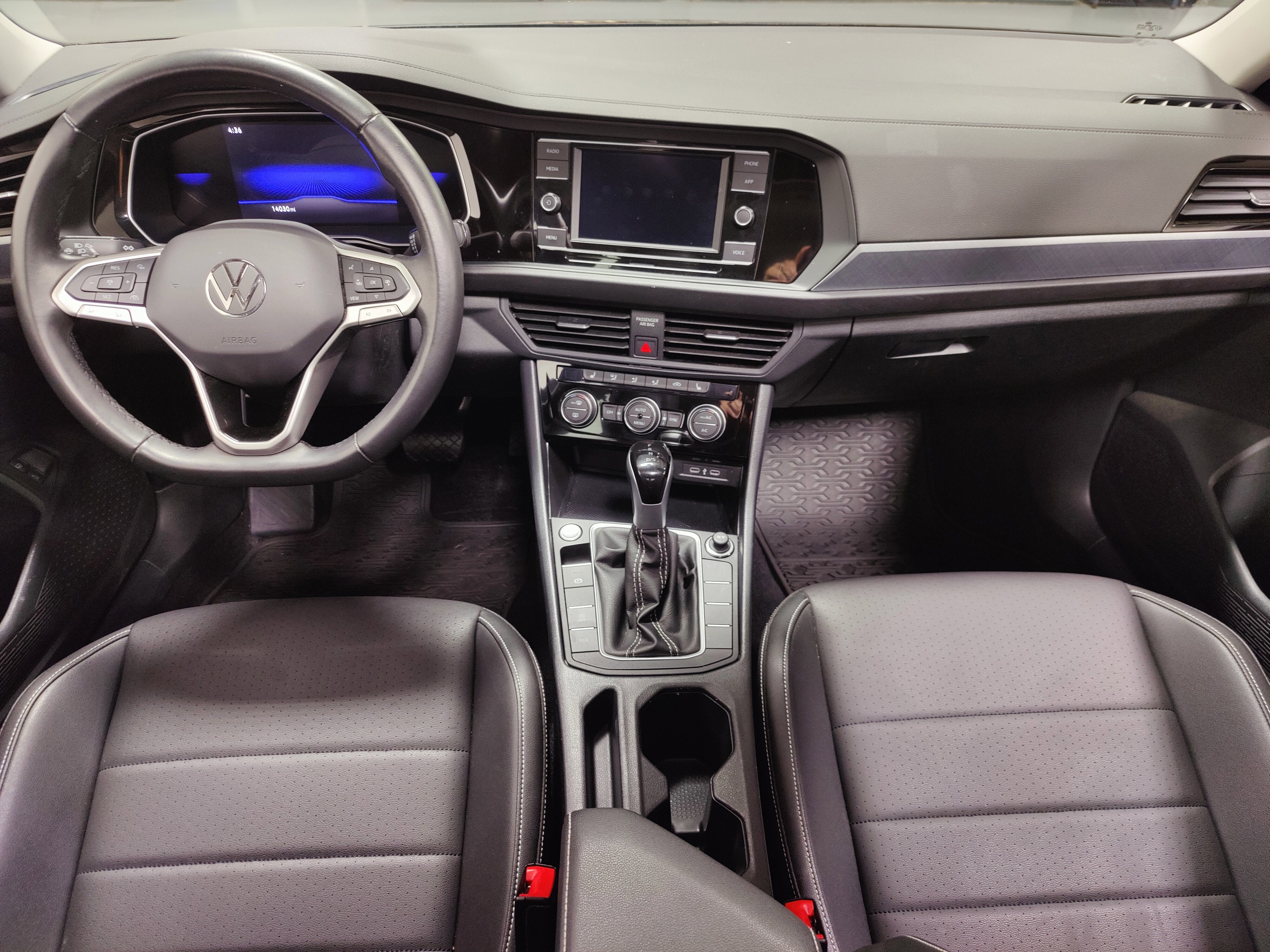 2024 Volkswagen Jetta SE w/Sunroof